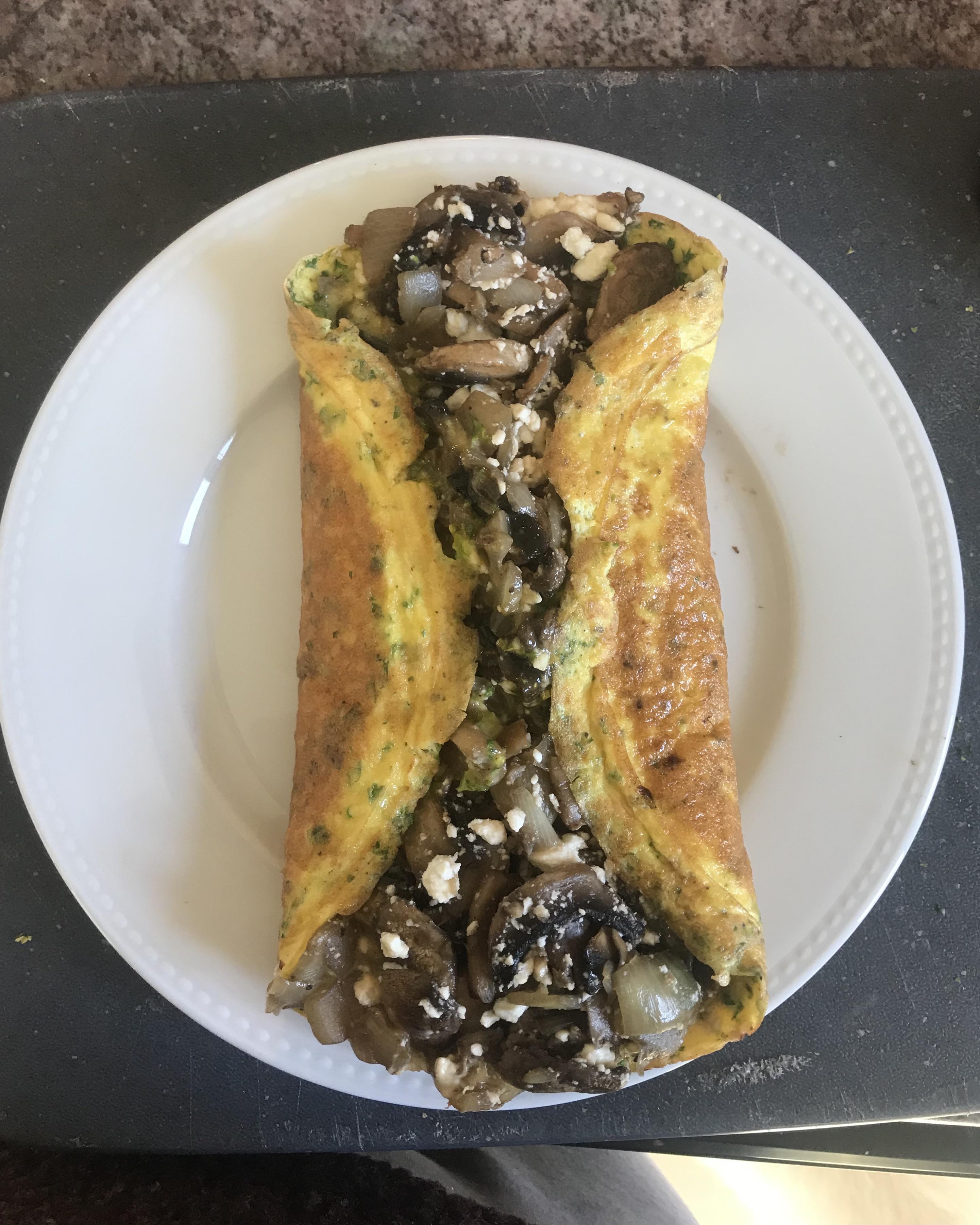 (538 calories) Huge mushroom feta omelette, extremely filling and I