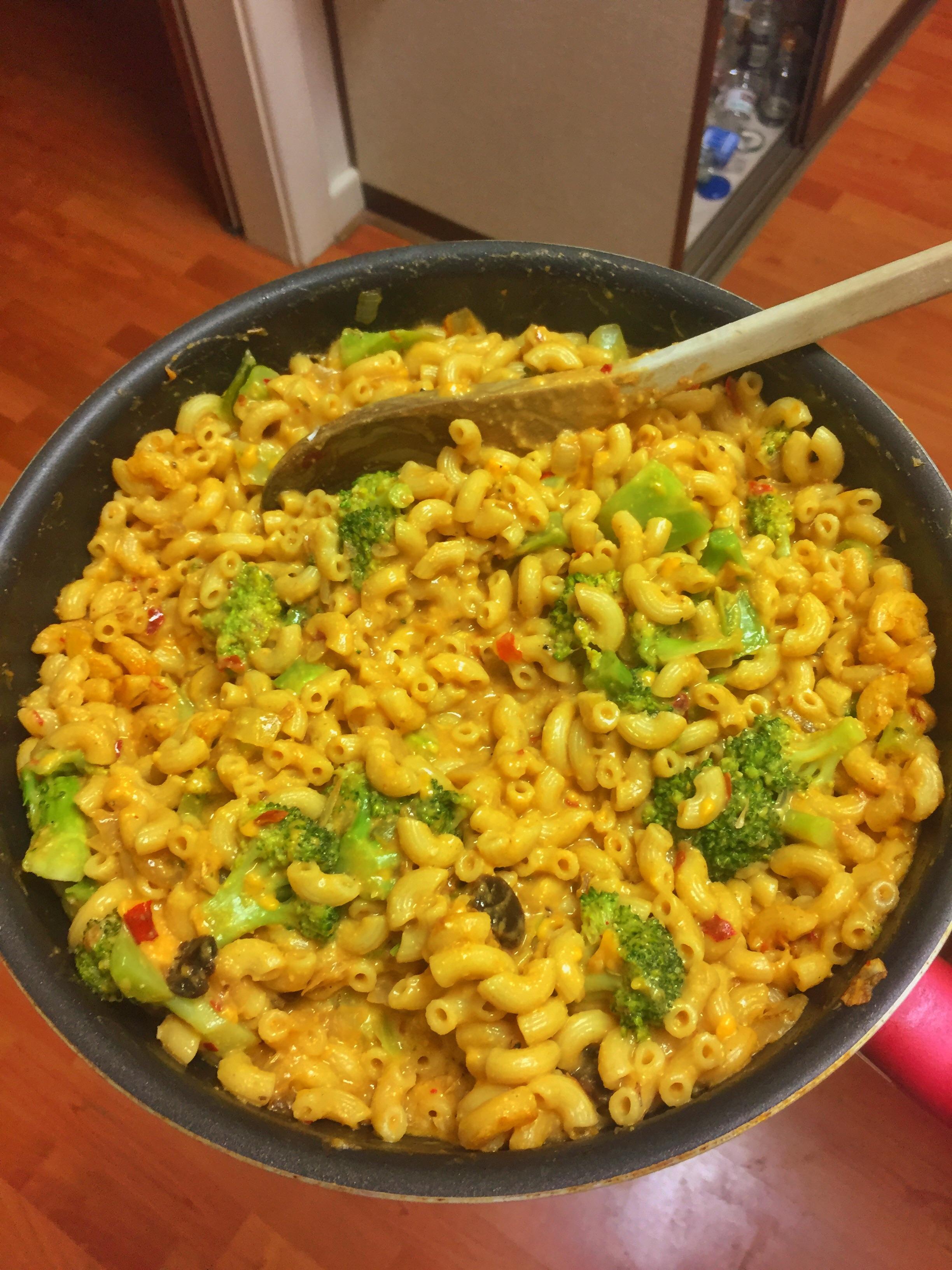 Another Mac and Cheese post. Garlicky Korean Mac and Cheese veganrecipes
