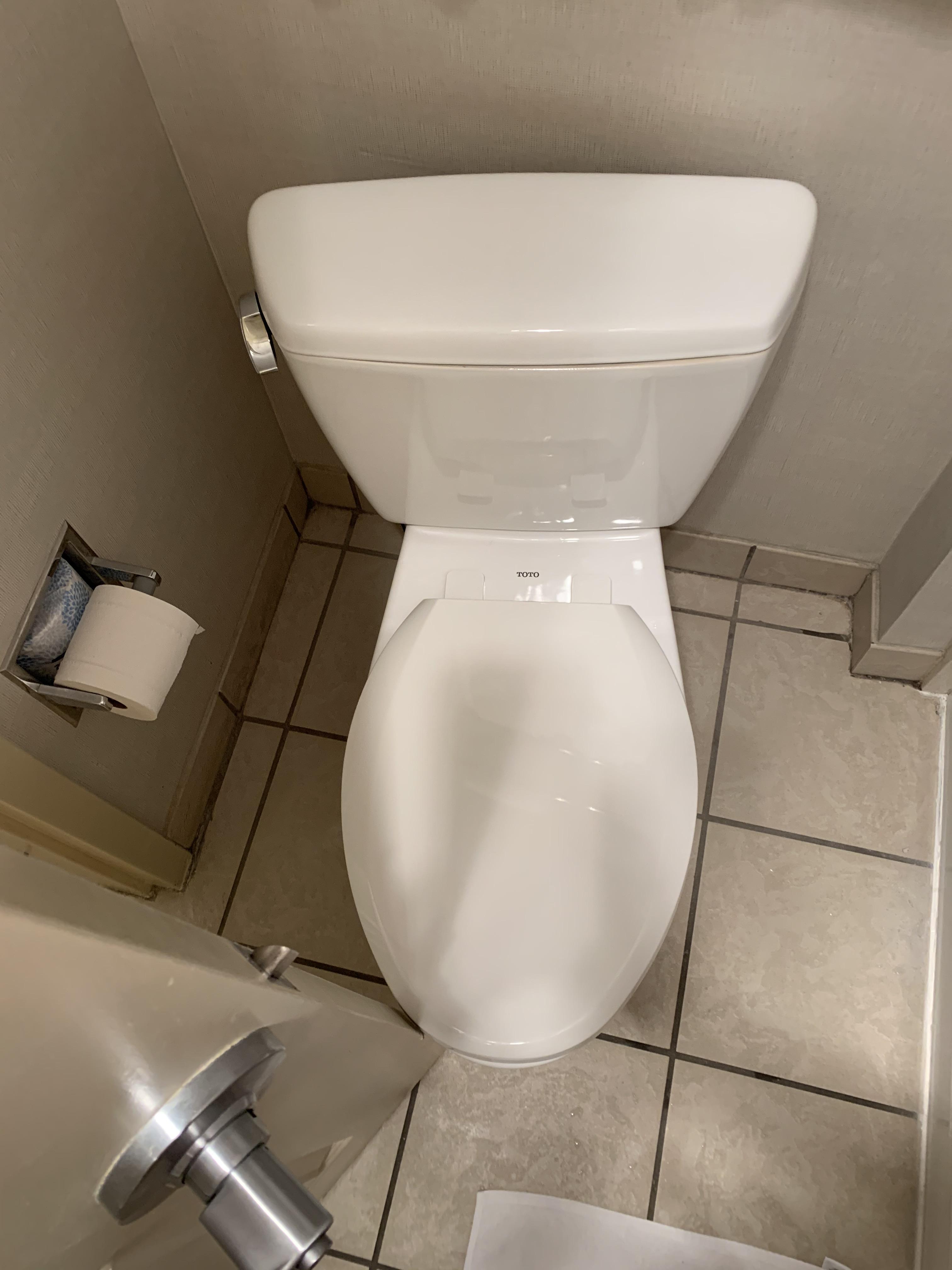 This crooked ass toilet! r/mildlyinfuriating