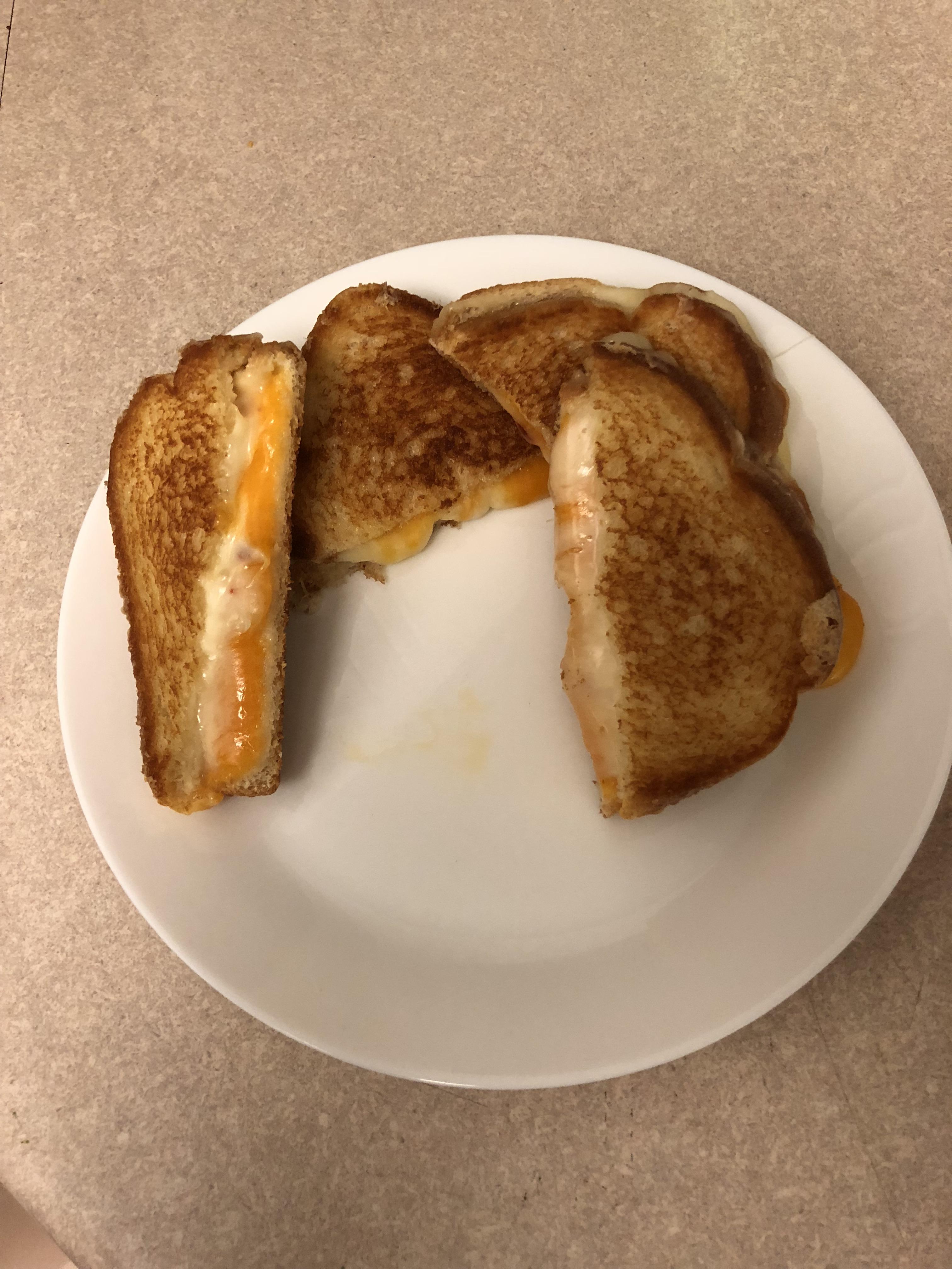 mozzarella, cheddar, Monterey Jack. 😍 r/grilledcheese