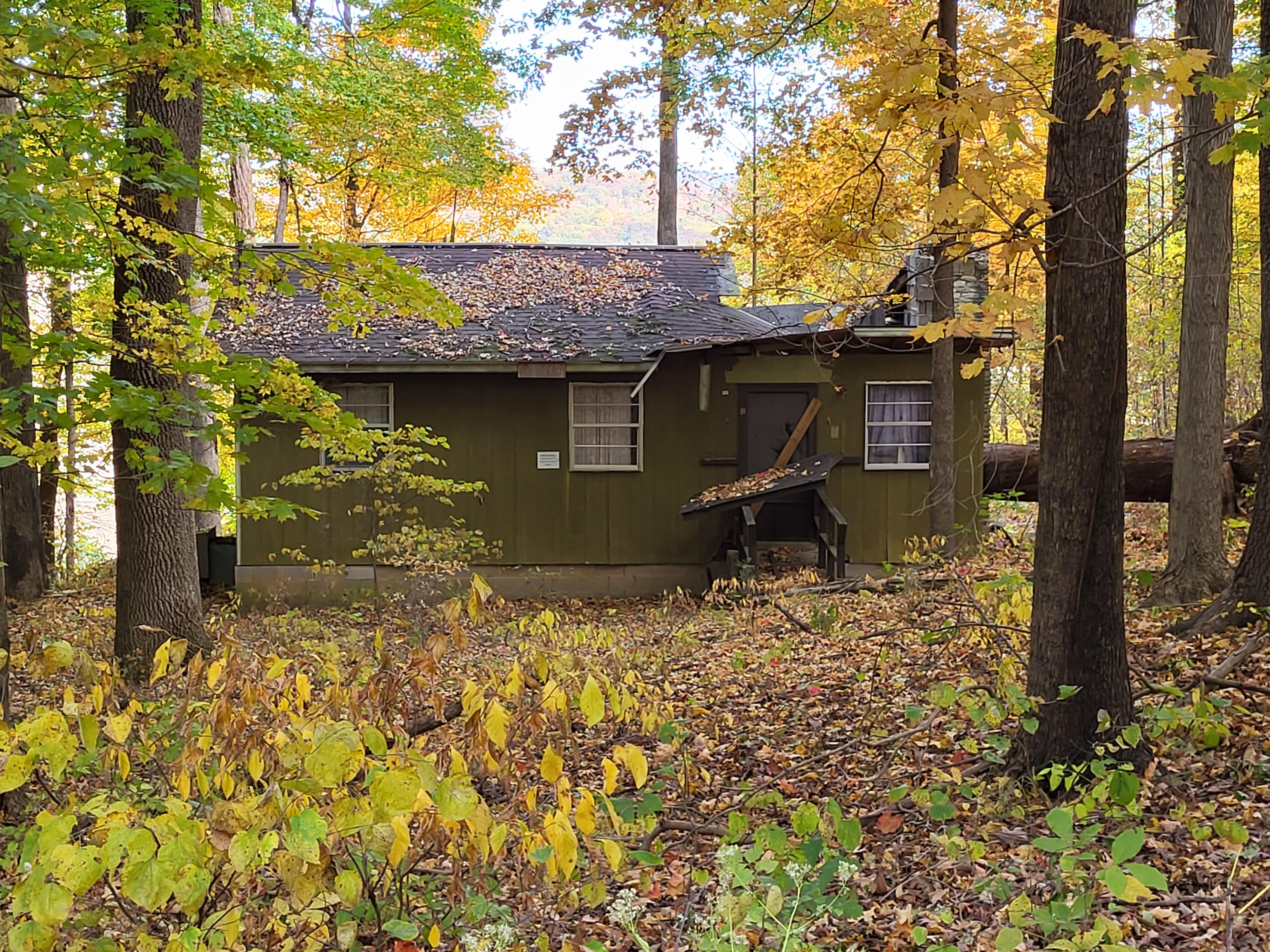 Abandoned Cabin in Otter Creek Park, KY, US r/AbandonedPorn