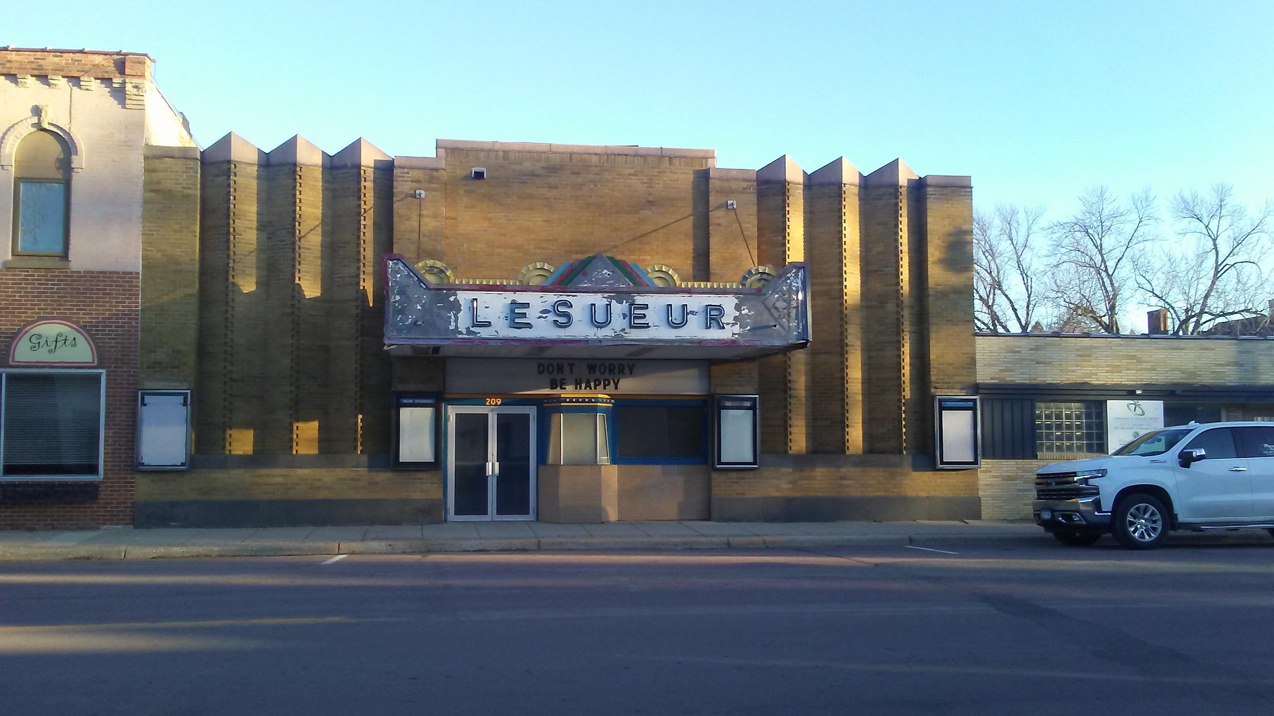The Le Sueur Box office in Le Sueur MN, 11/30/2020 r/abandoned