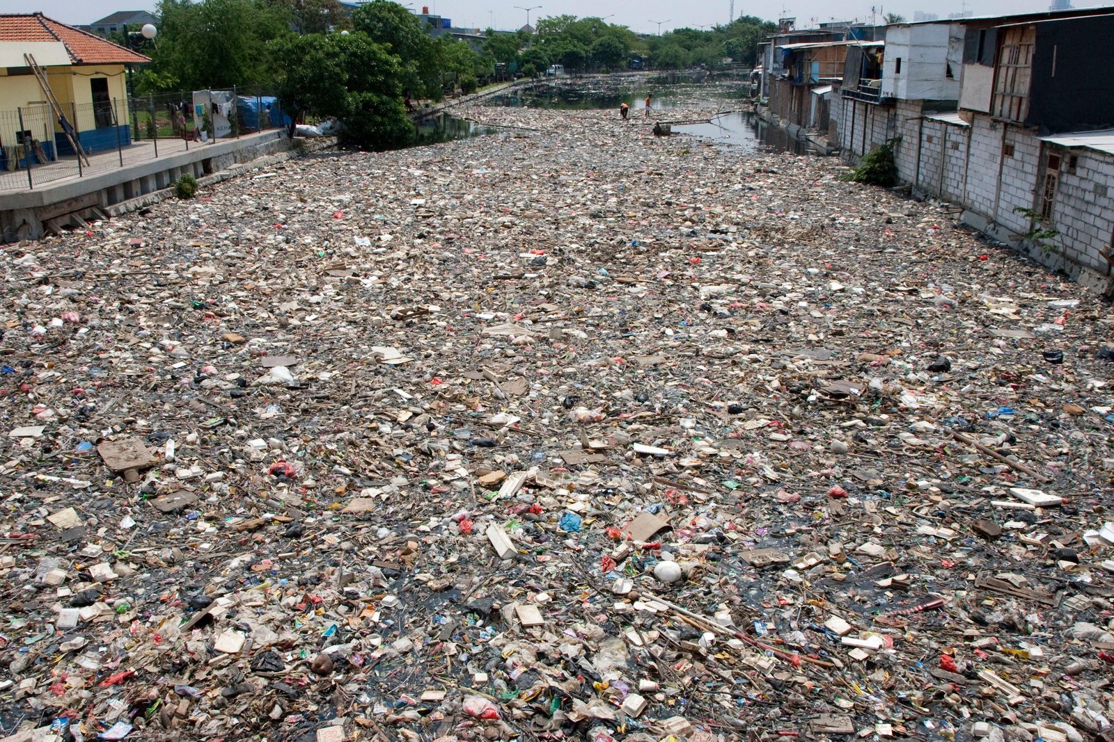 Citorum River in Jakarta, Indonesia [1600x1067] r/UrbanHell