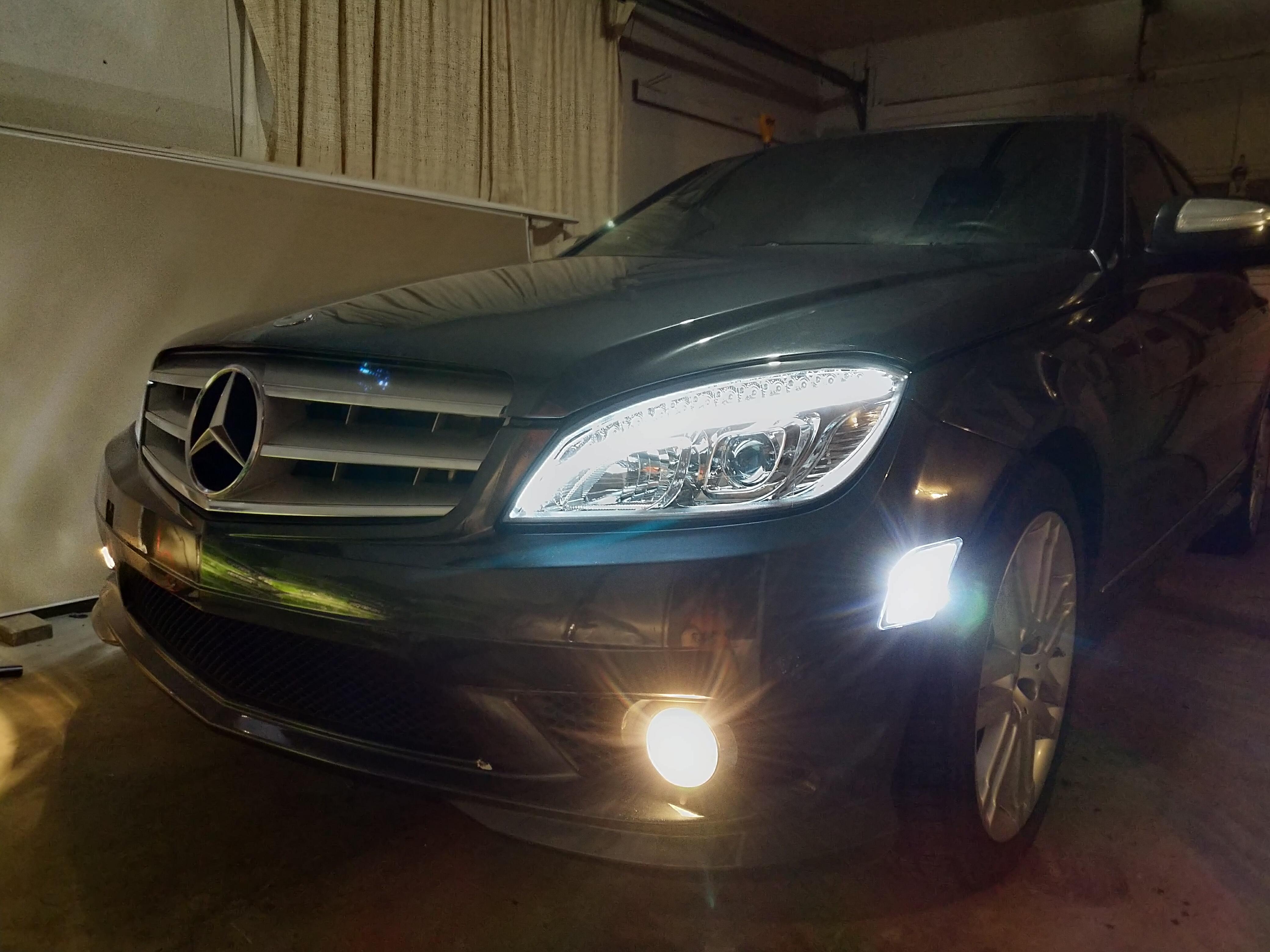 Update the C300 finally got it's headlight units (and sidemarkers