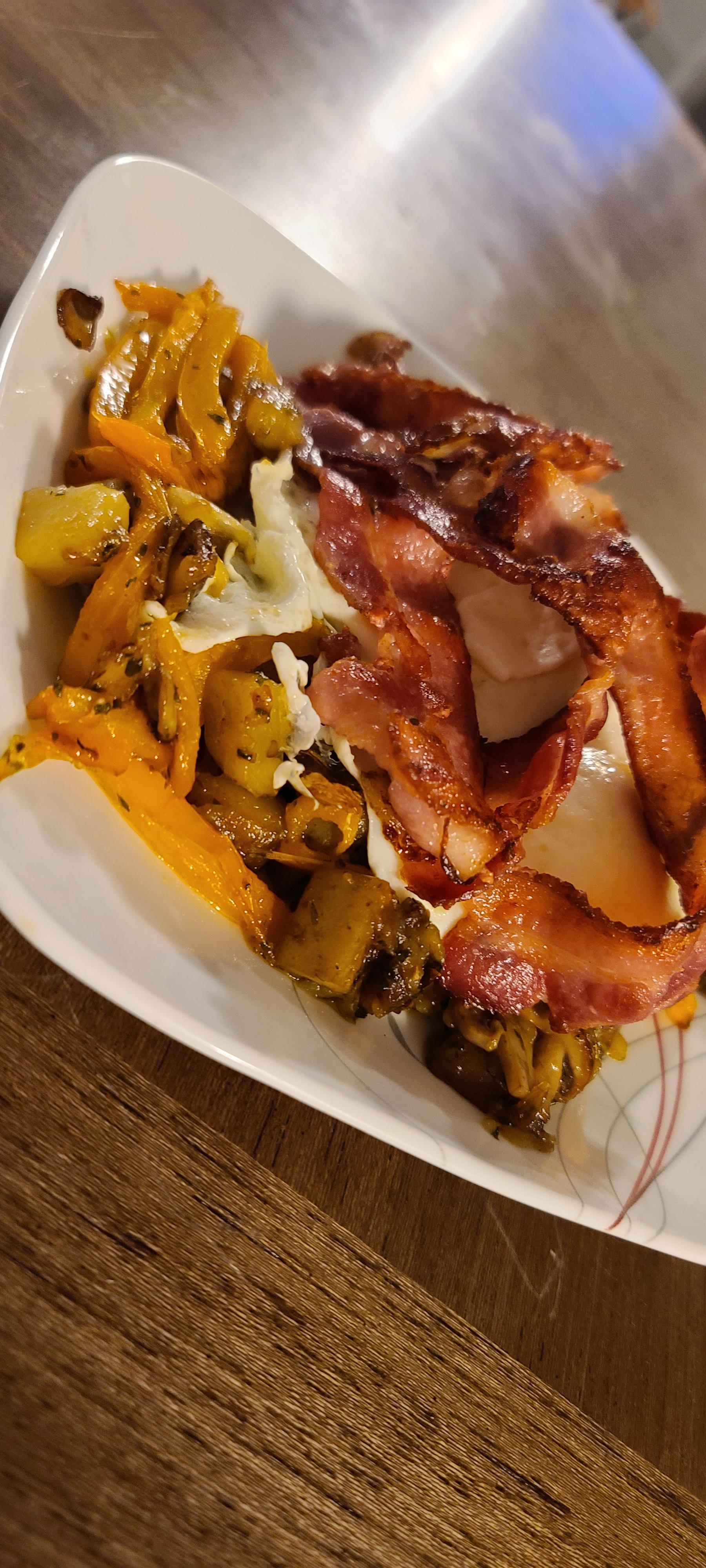 Seasoned fried potatoes, mushrooms, onions, peppers, fresh minced