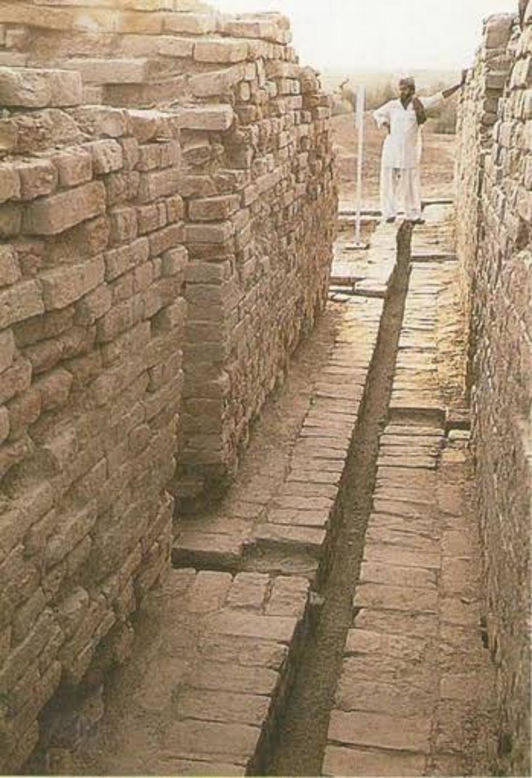 Drainage system of Indus Valley civilization 3000 BC [349 × 510] r