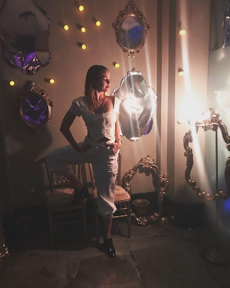 Mirrors on the wall r/DebbyRyan