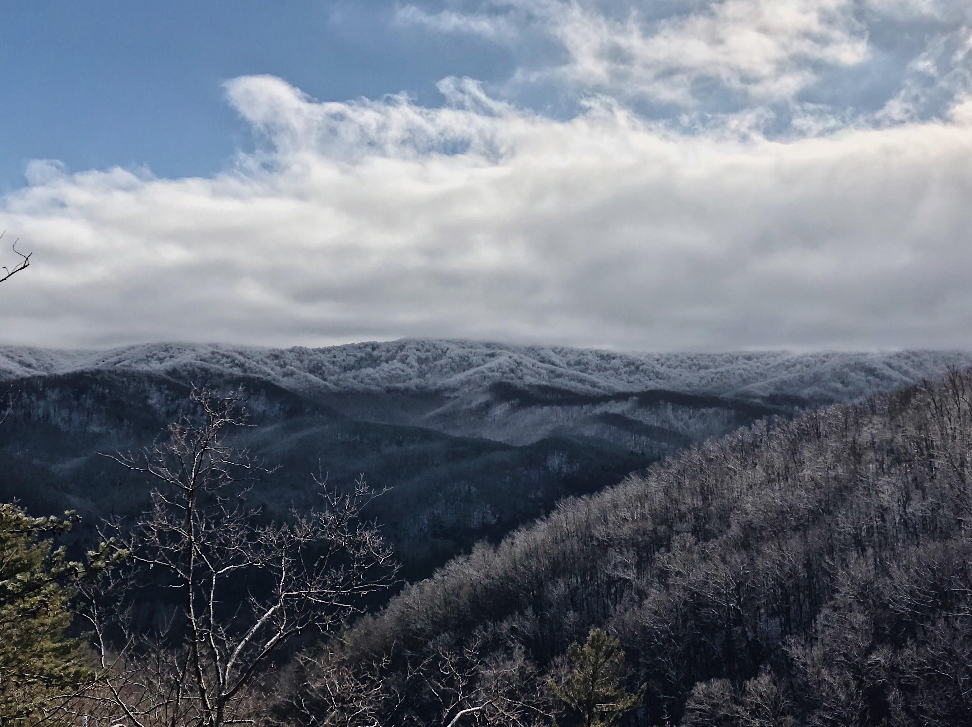 Tennessee Winter Mountains [3126x2338](OC) r/EarthPorn