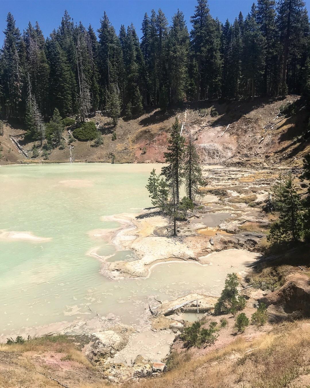 Boiling Springs Lake Loop Trail, Lassen National Park, California, USA