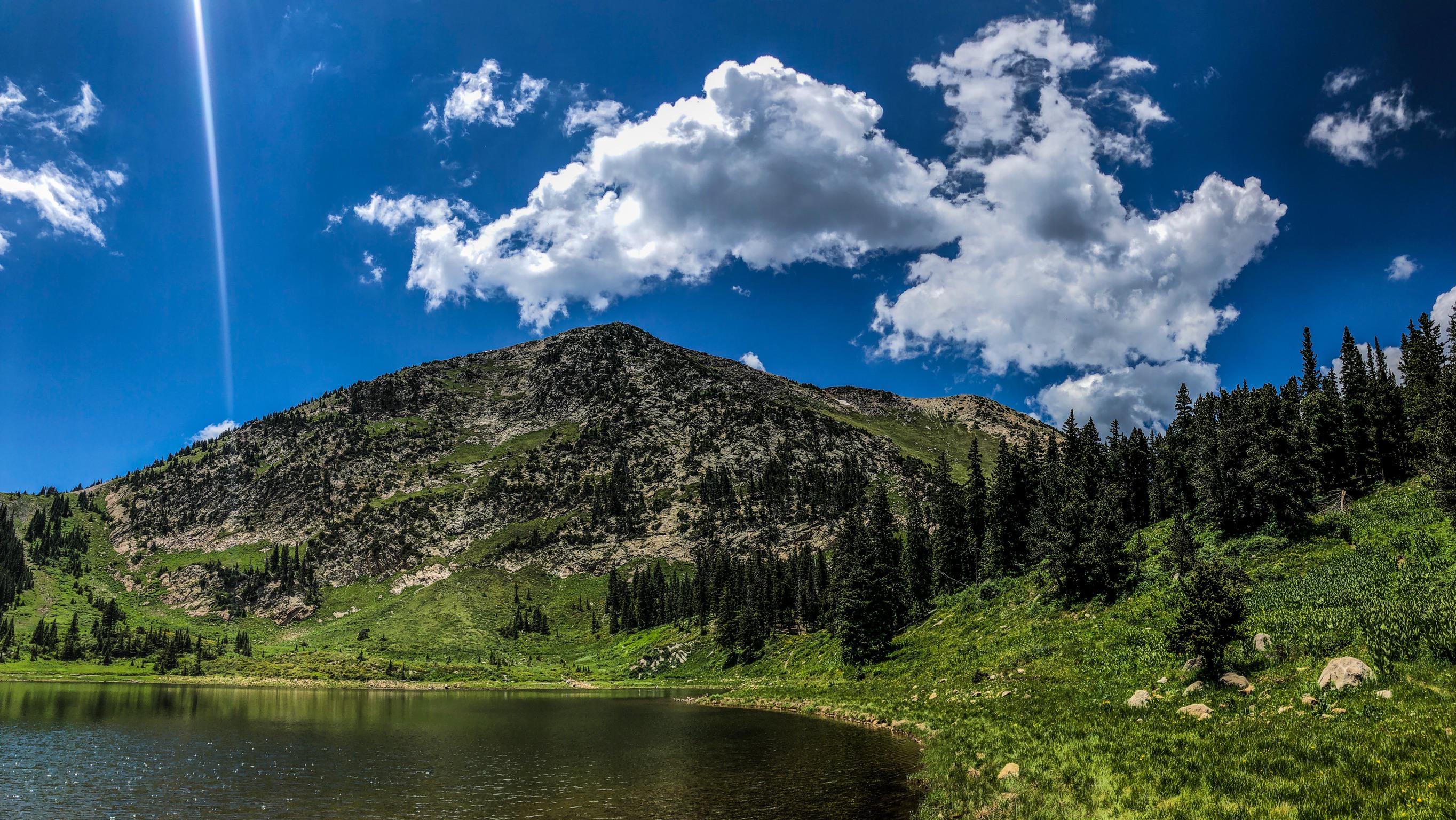 Picture of East Pecos Baldy peak and Pecos Baldy lake in July 2019