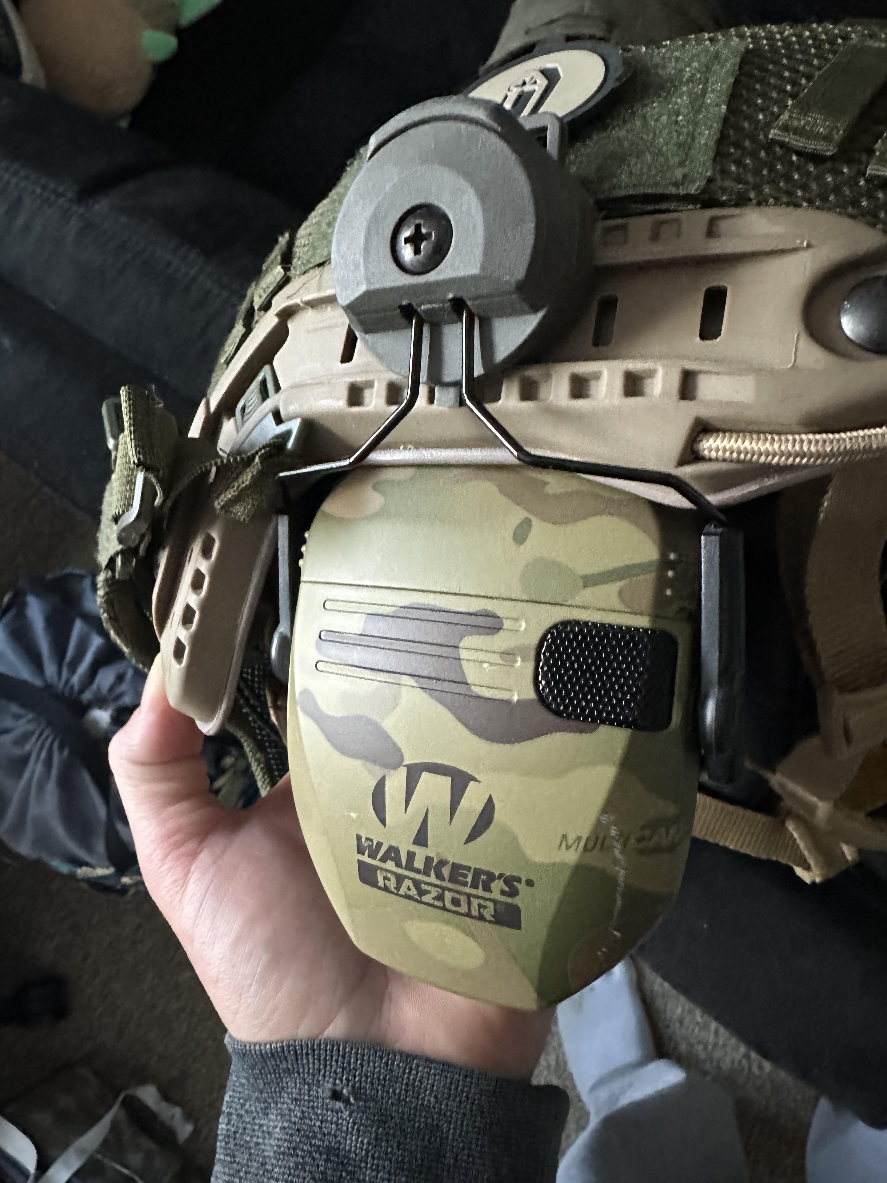 Walker razors push against my helmet r/airsoft
