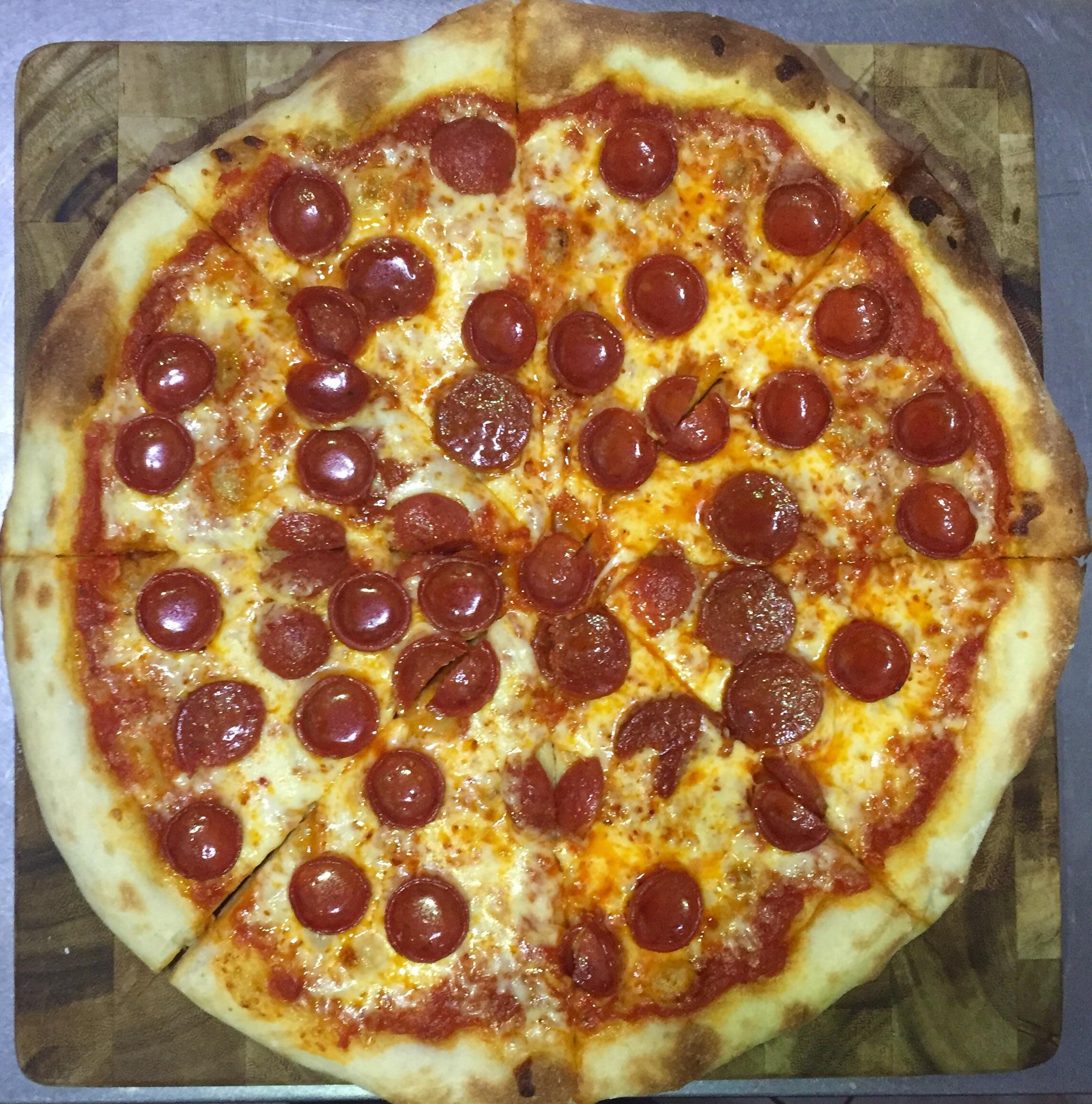 [Homemade] Pizza with little pepperonis r/food