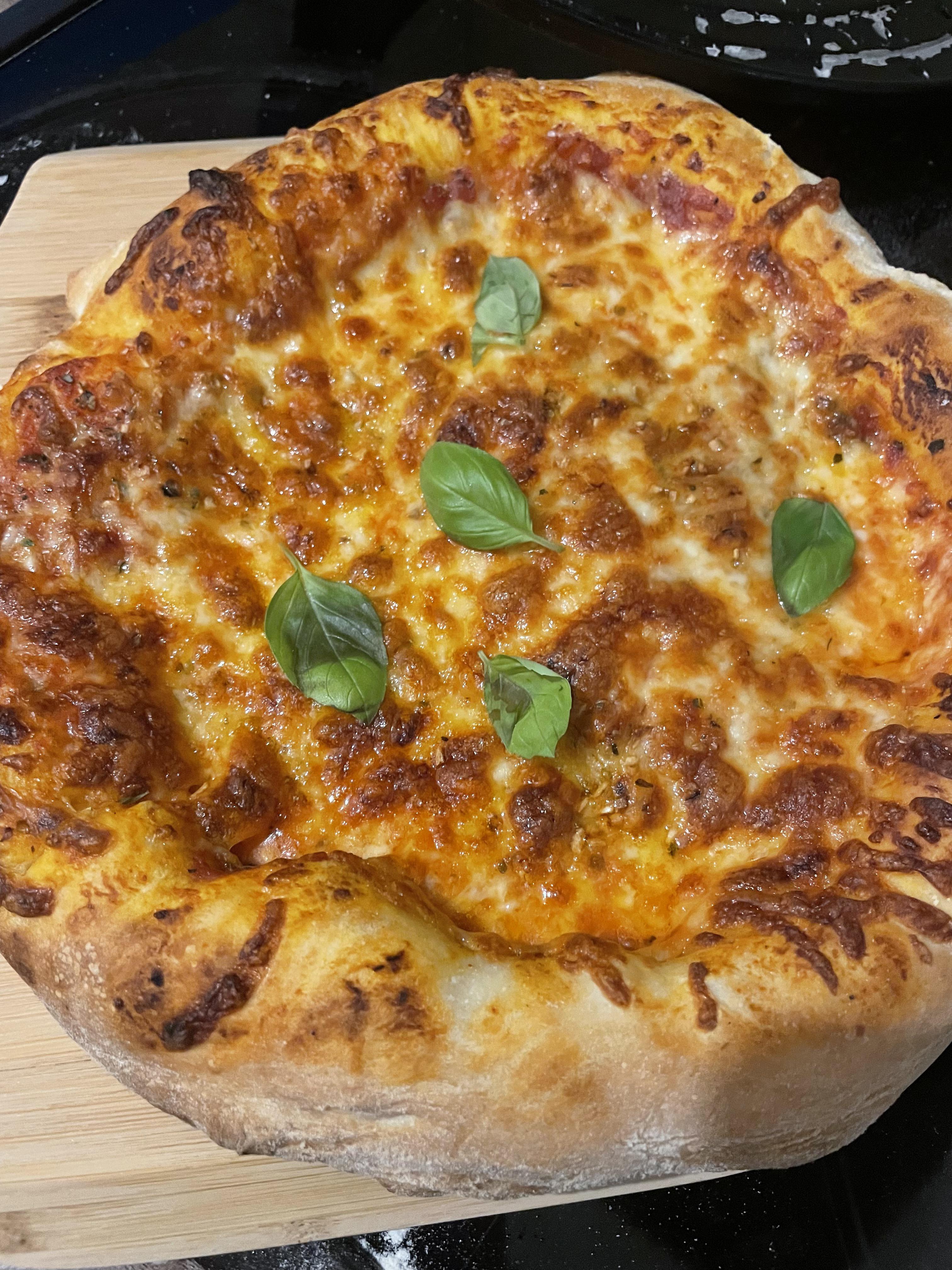 Ein Pizzastein war eine sinnvolle Anschaffung : r/Augenschmaus