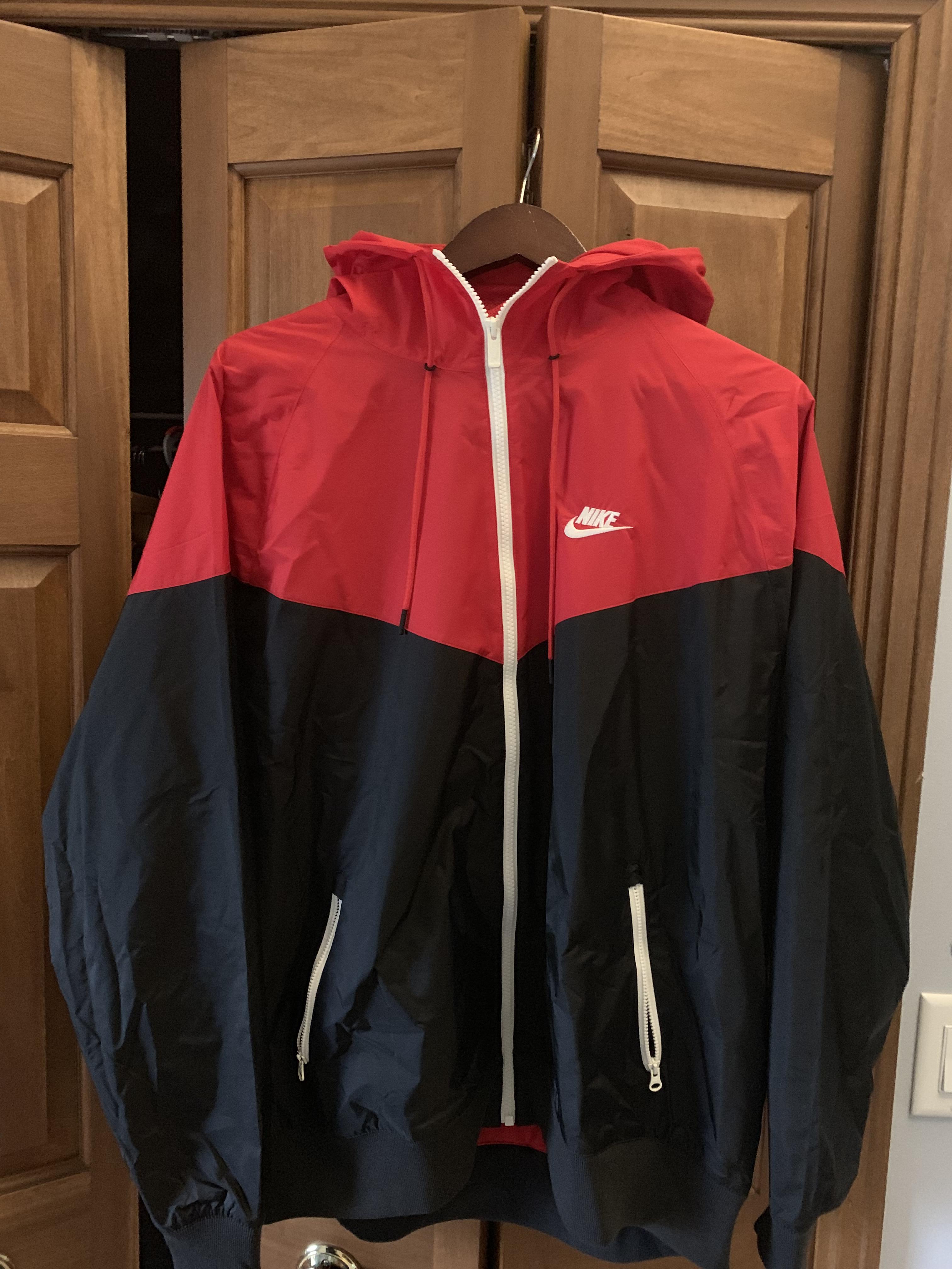 Nike’s black and red windbreaker looks like it could be a 100T jacket
