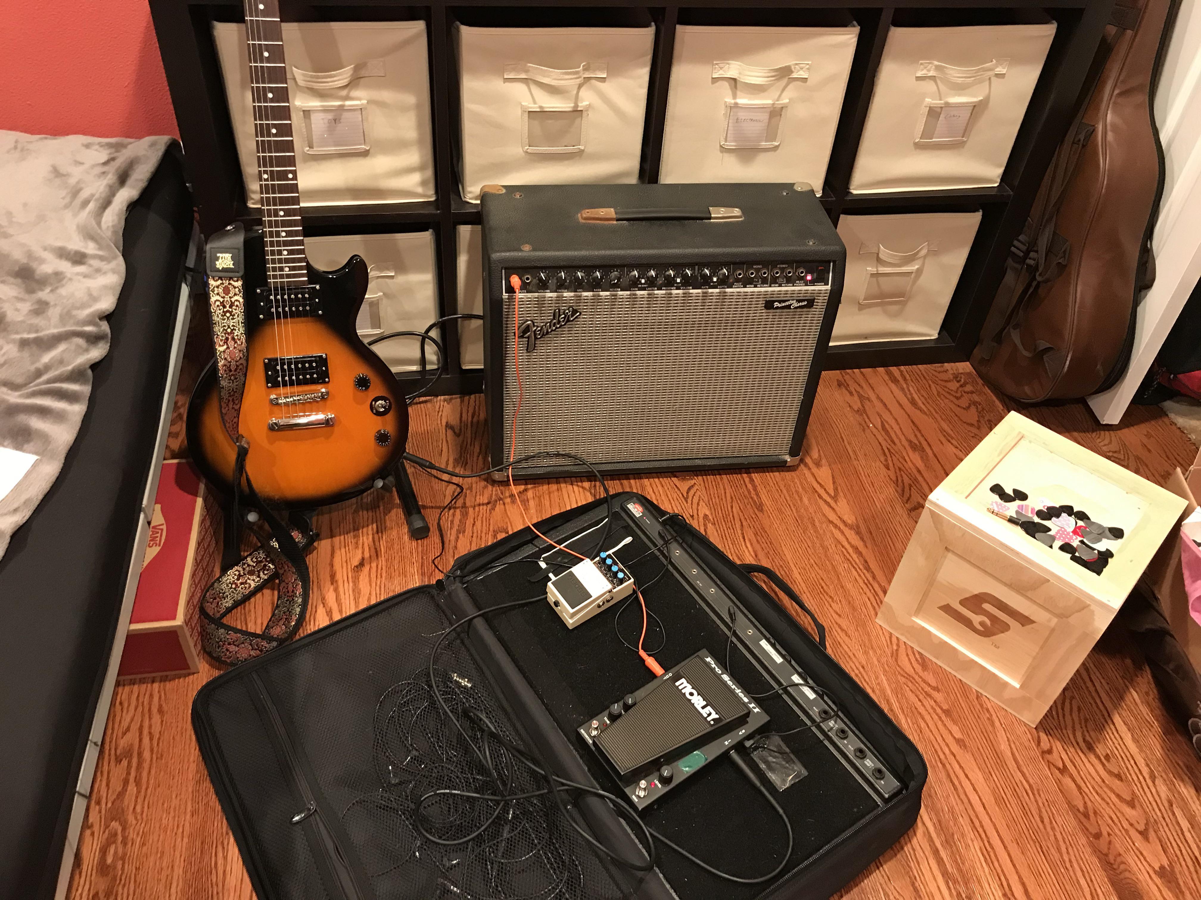 I got a new pedalboards with a wah pedal and digital delay pedal and I