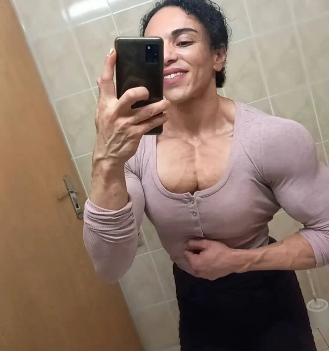 Manal Ben Jabeur : sleevestretchers