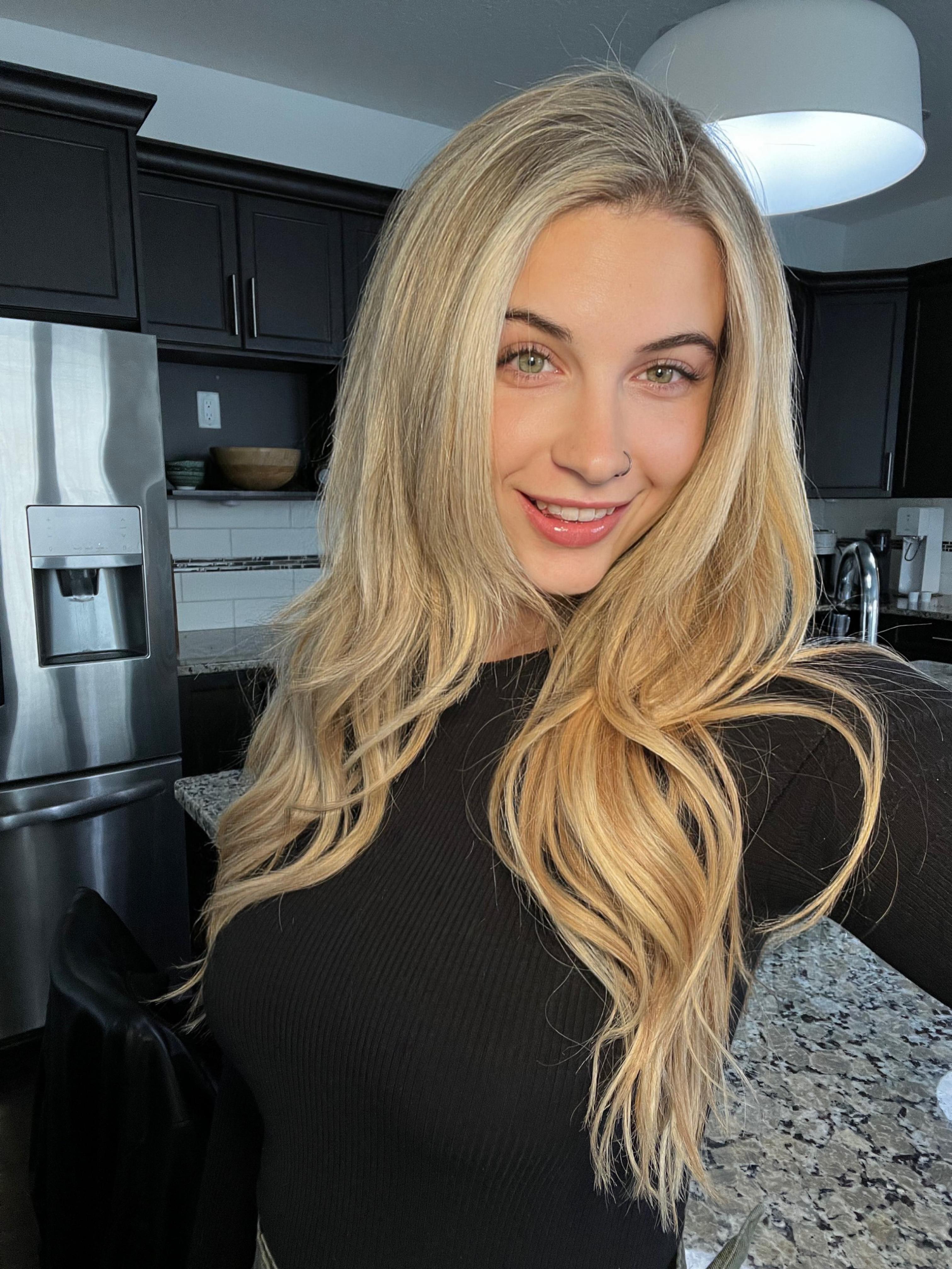 230 best Rileywoodx images on Pholder | Faces, SFW Next Door Girls and Selfie