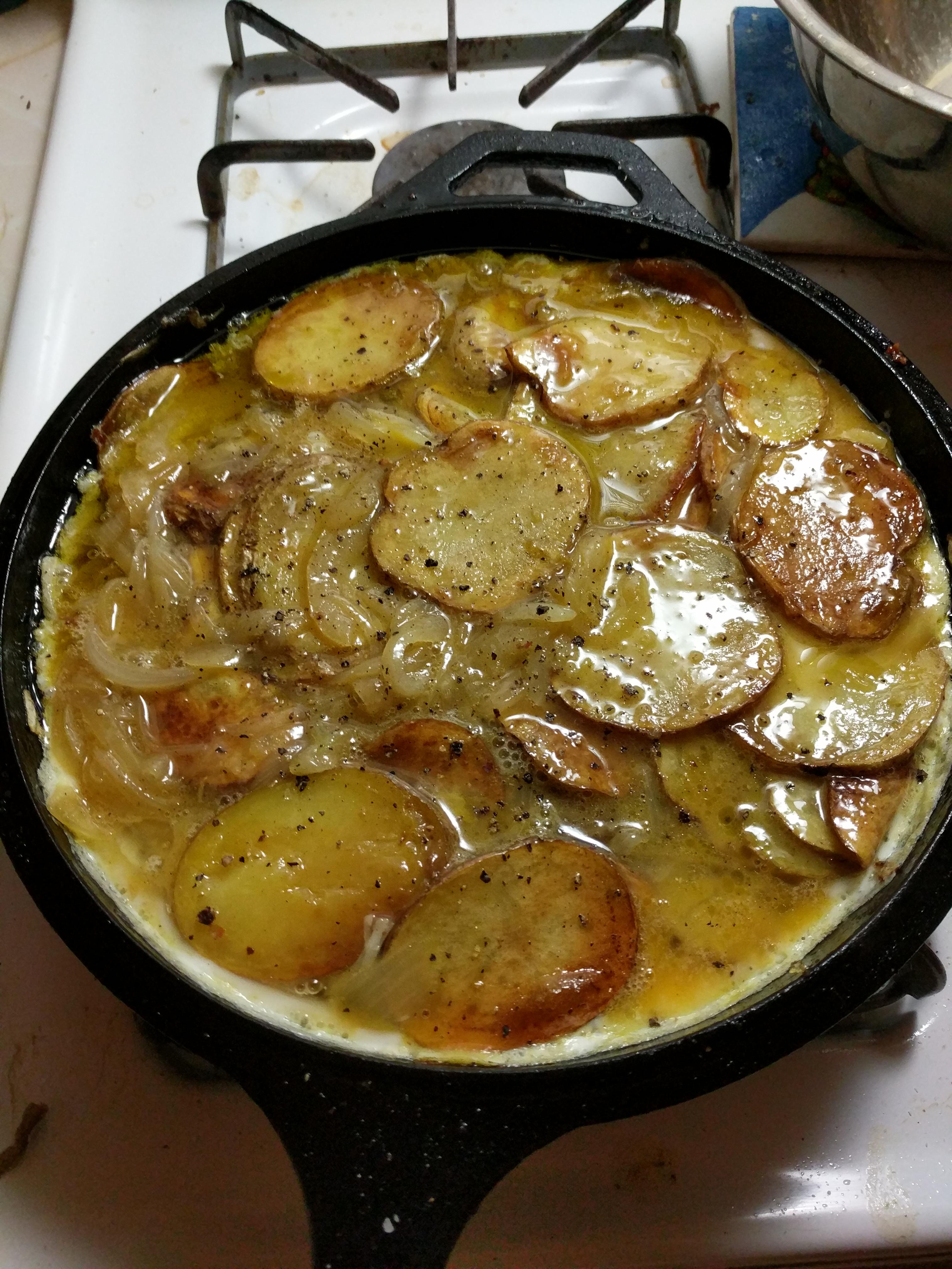 First post here. Cast iron Spanish tortilla. r/castiron