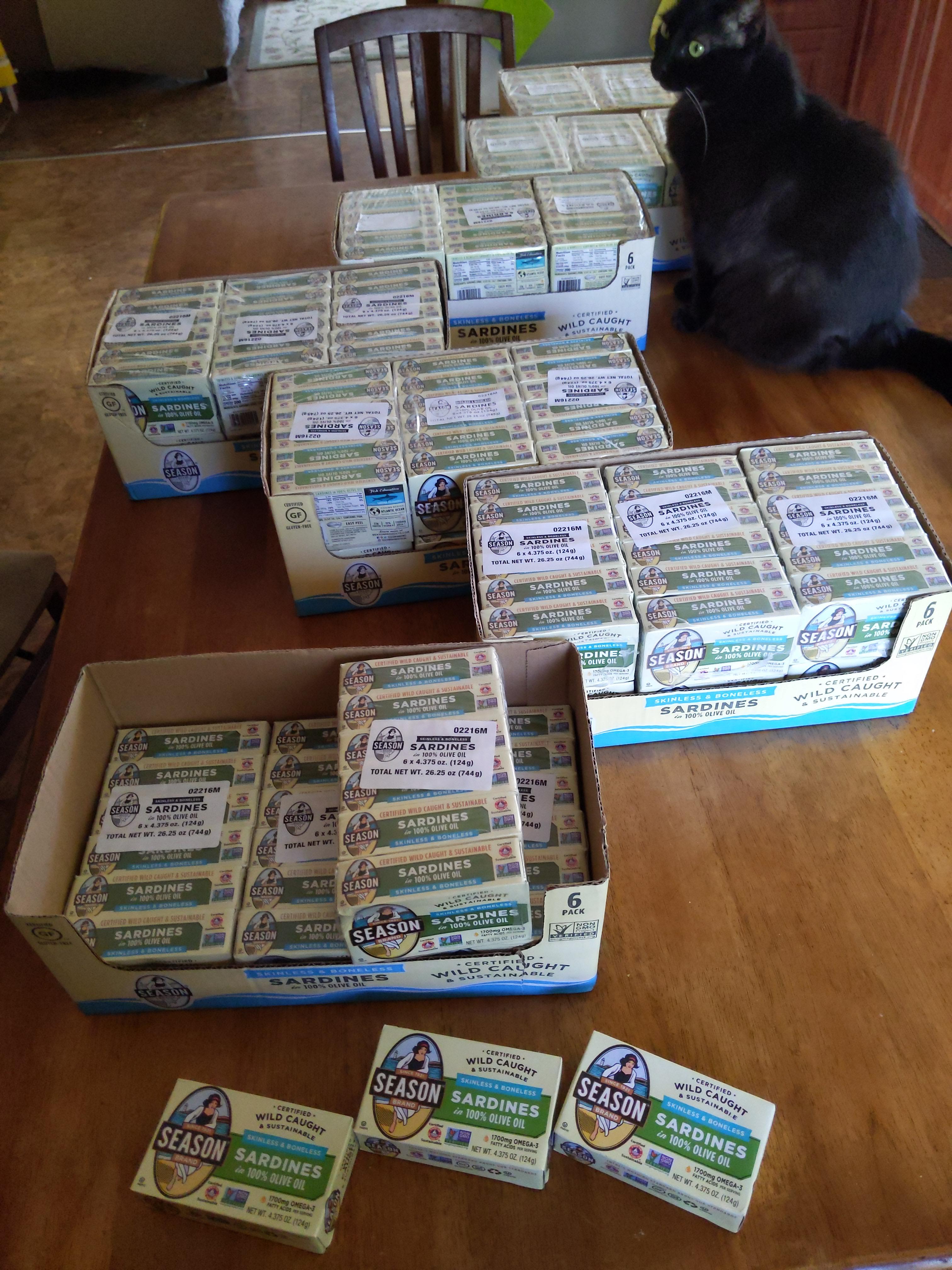 I sort of like Season brand sardines. No, kitty doesn't eat it, she has