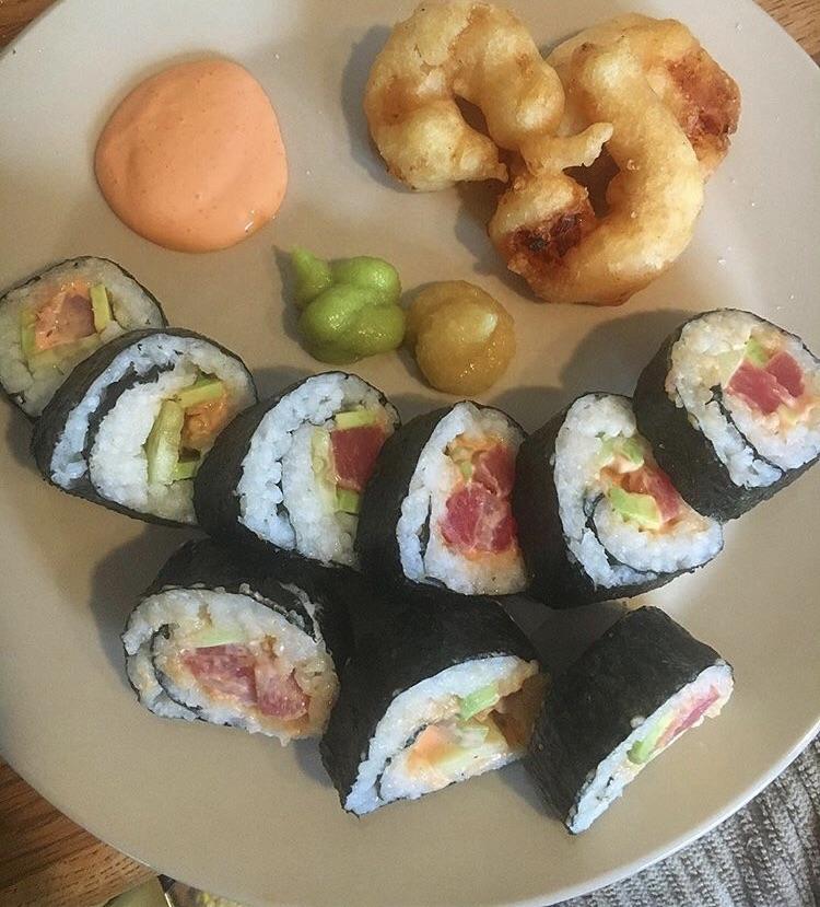 [homemade] spicy tuna roll and shrimp tempura r/food