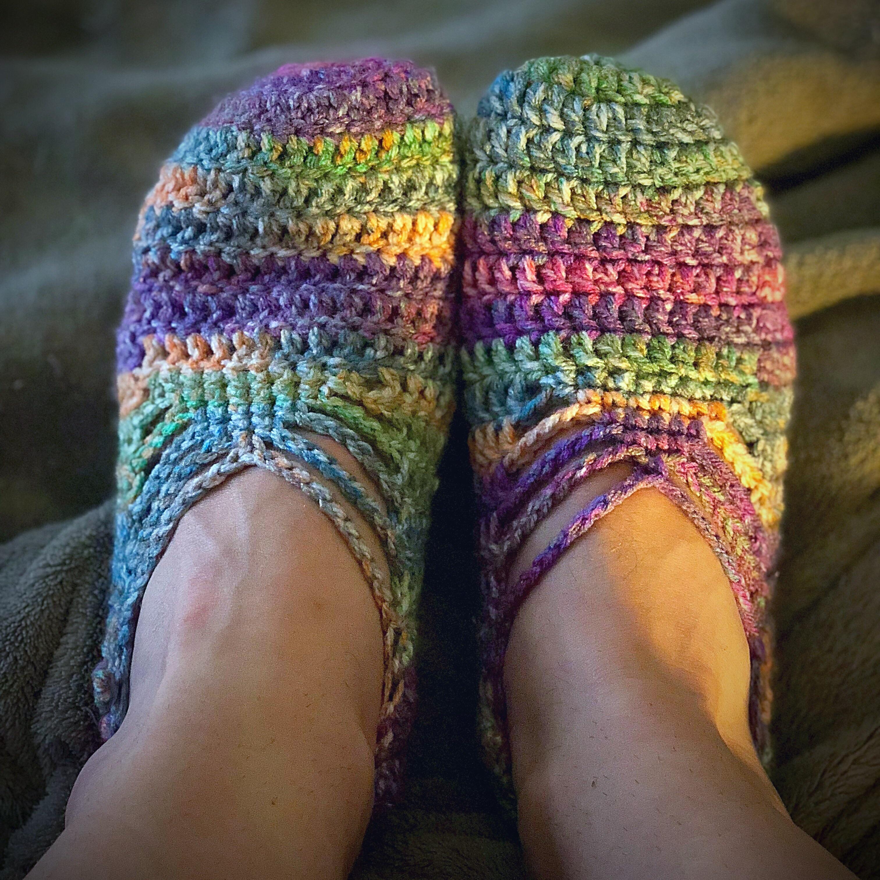 [FO] I had some leftover yarn from a blanket I’m making, so I made some matching slippers! r