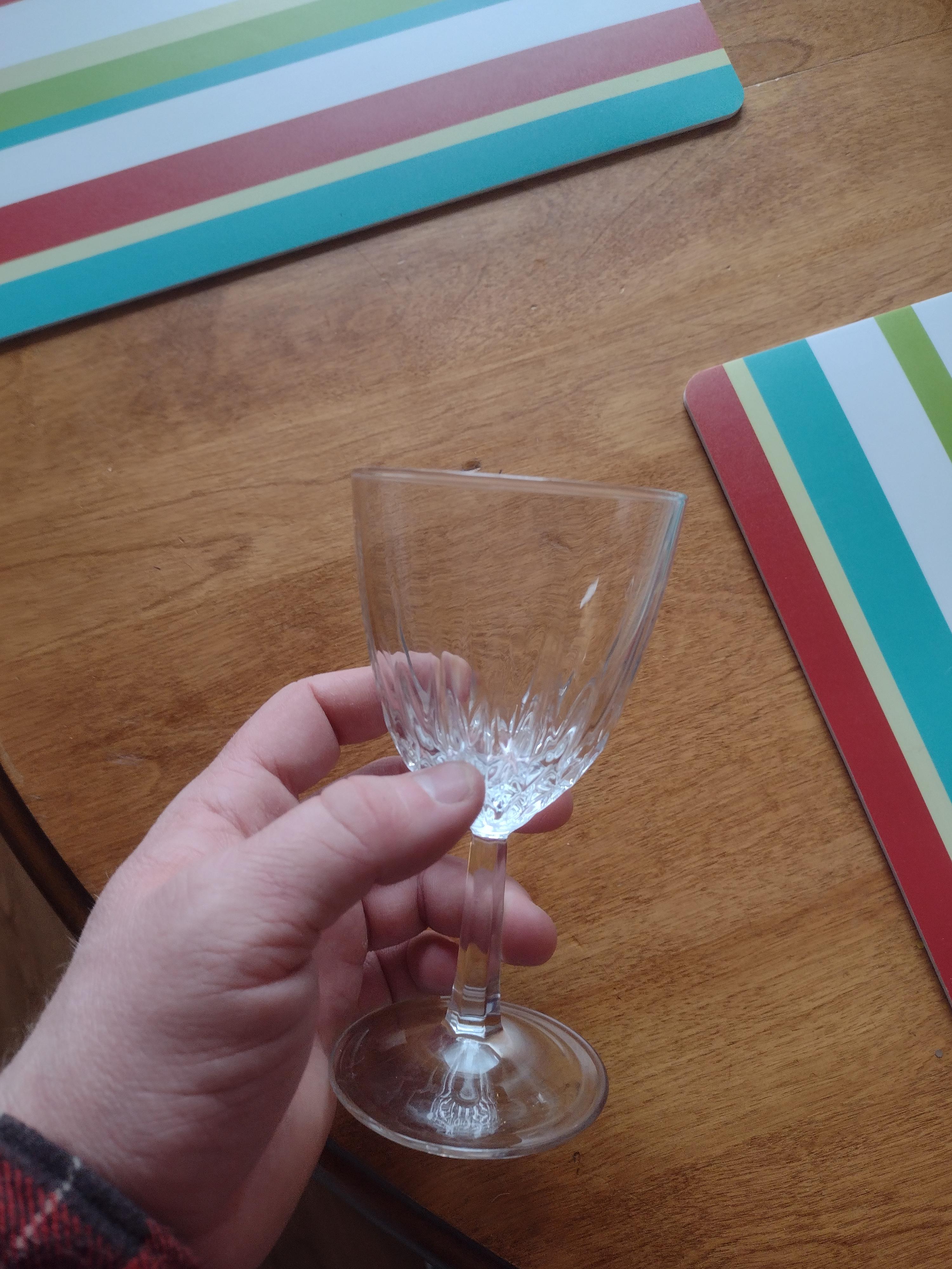 Can someone tell me what kind of glass this is? Like which alcohol it's