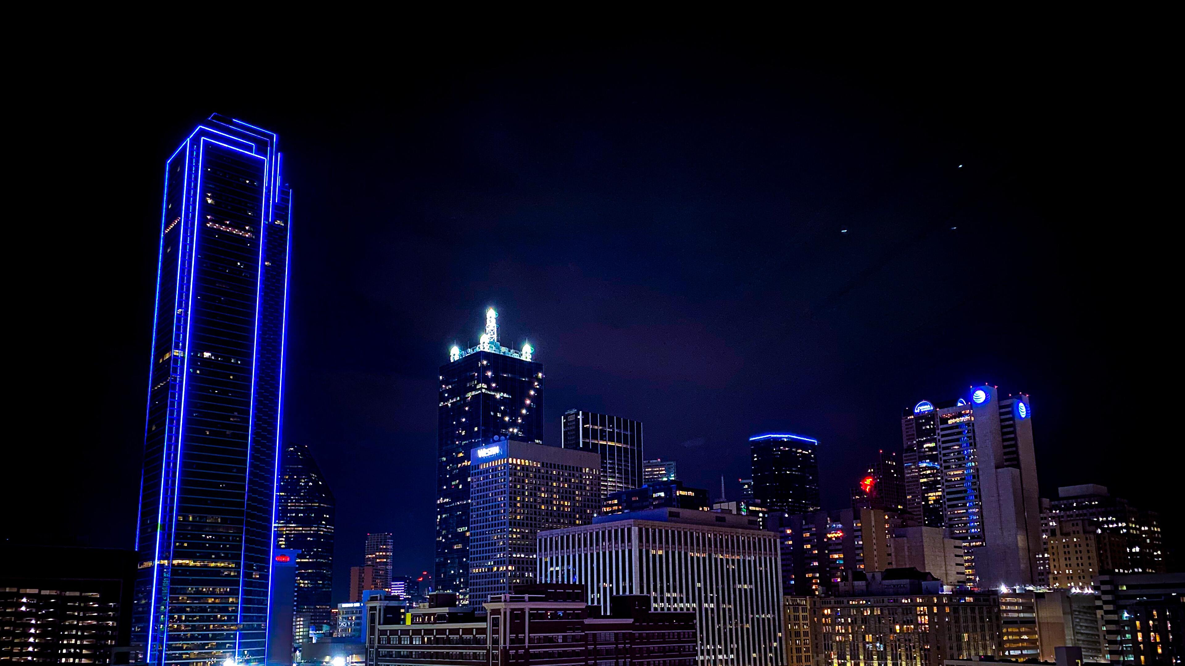 Downtown Dallas at night (Photo credit to Zack Brame) [3840 x 2160]