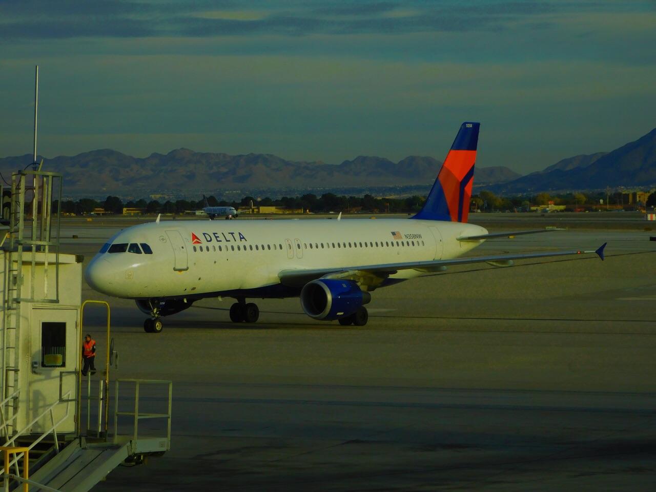 Delta A320 at Las Vegas in December 2016 aviation