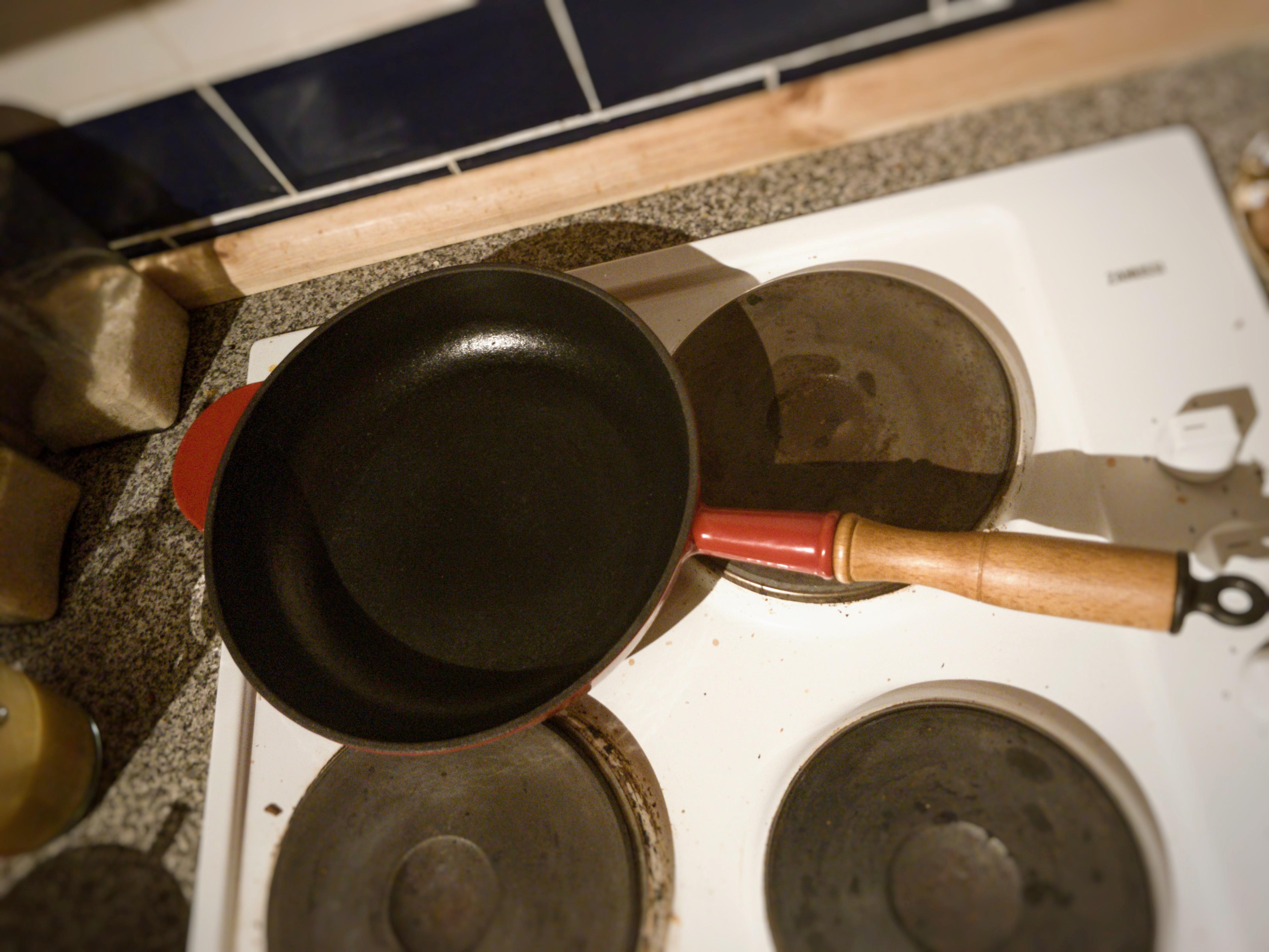 Brand new Crofton (Aldi) cast iron frying pan with a beechwood handle
