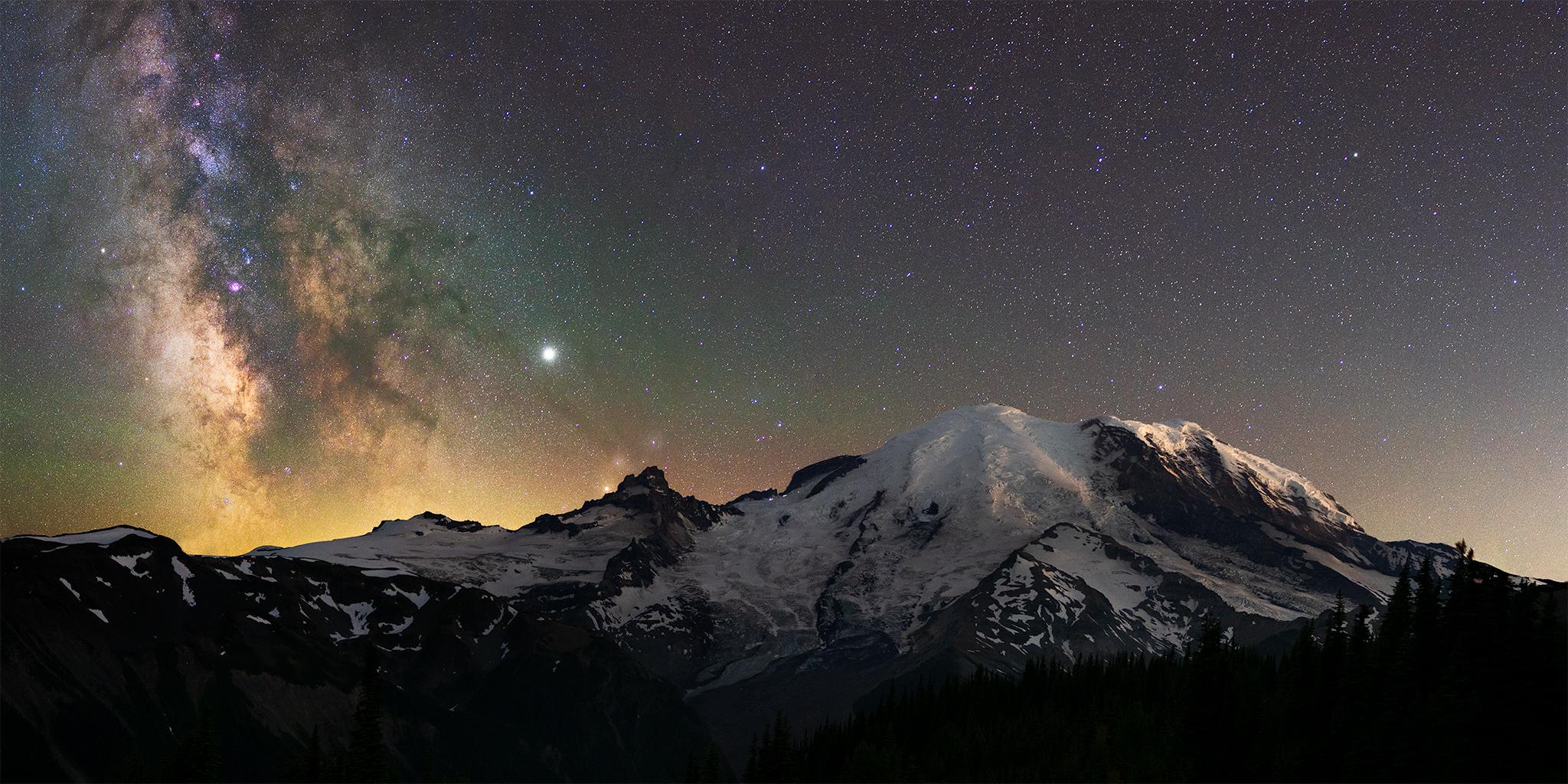 Mount Rainier looking incredible under the night sky (OC) [2048x1024