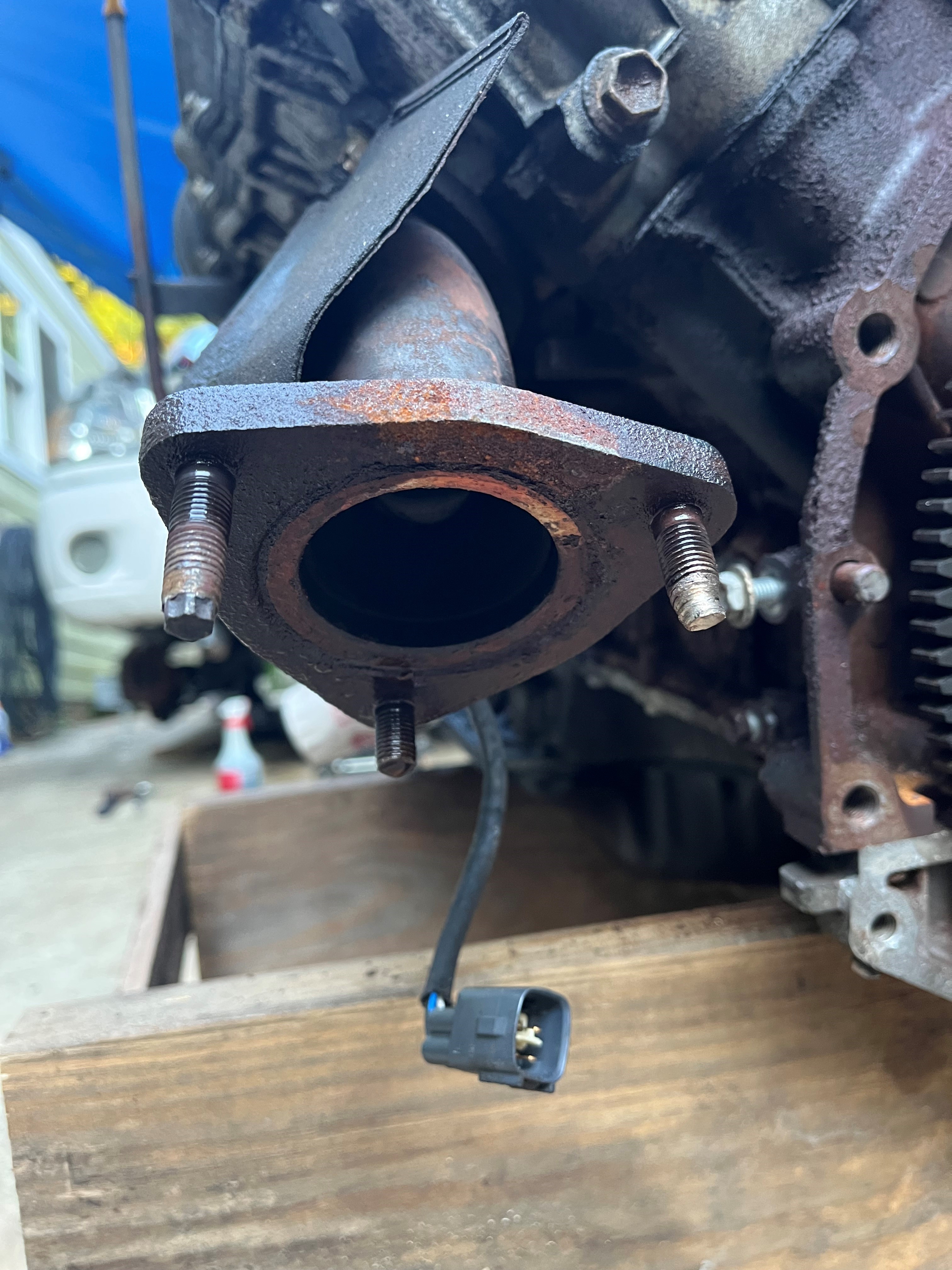Sequoia exhaust bolts, how would you proceed? : r/MechanicAdvice