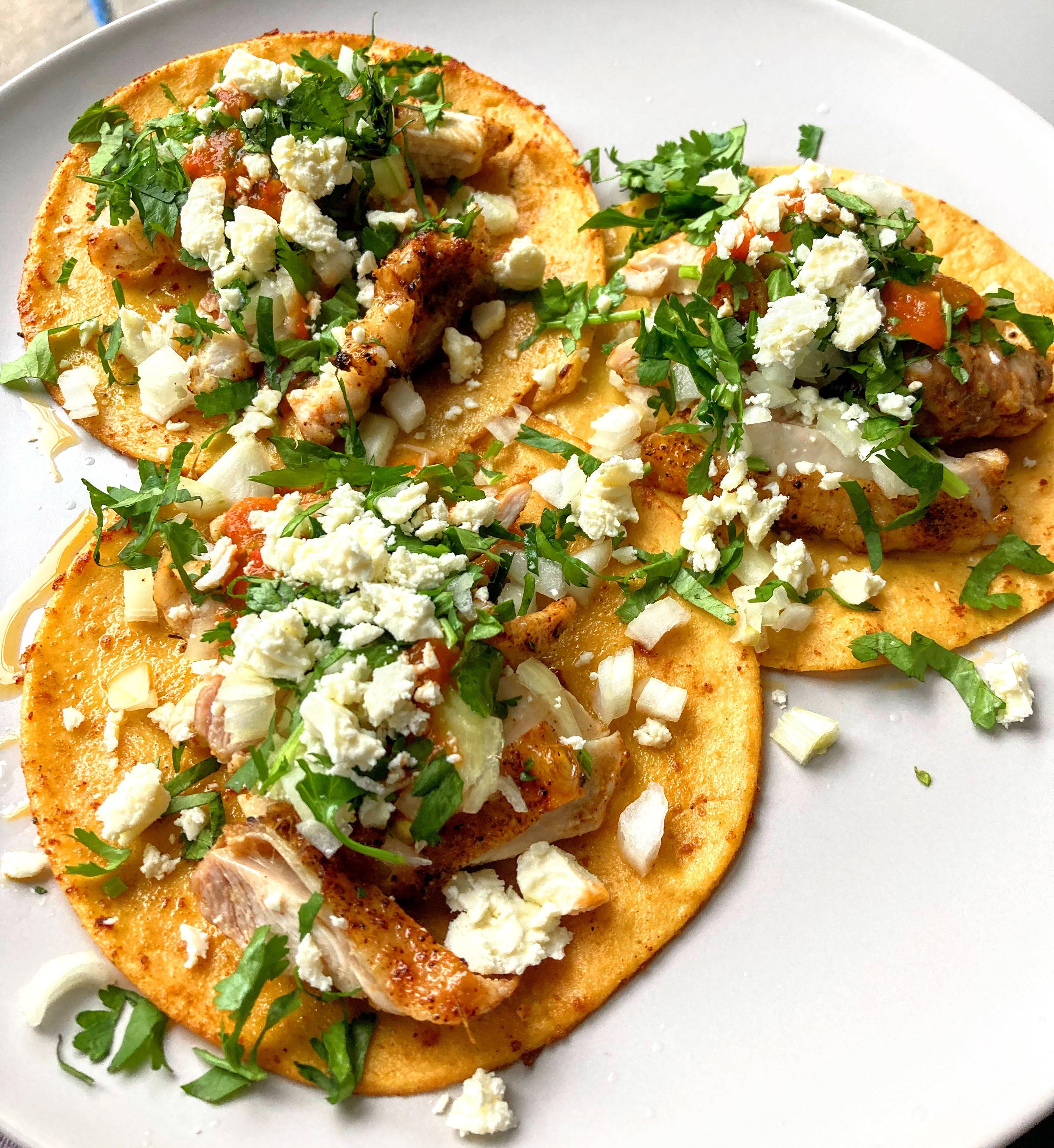 [Homemade] Grilled chicken thigh tacos r/food