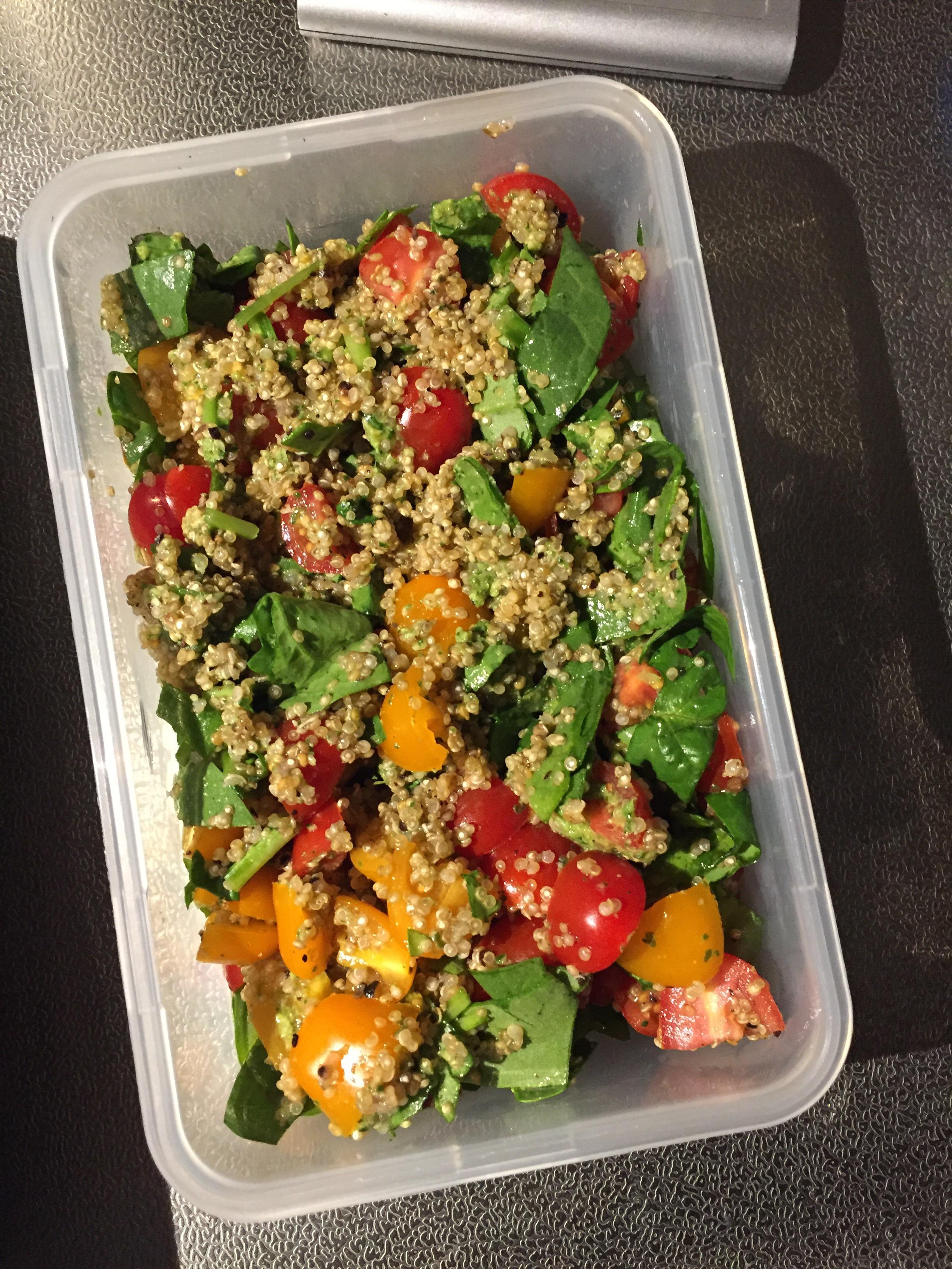 Huge pesto salad for only 364 calories! r/1200isplenty