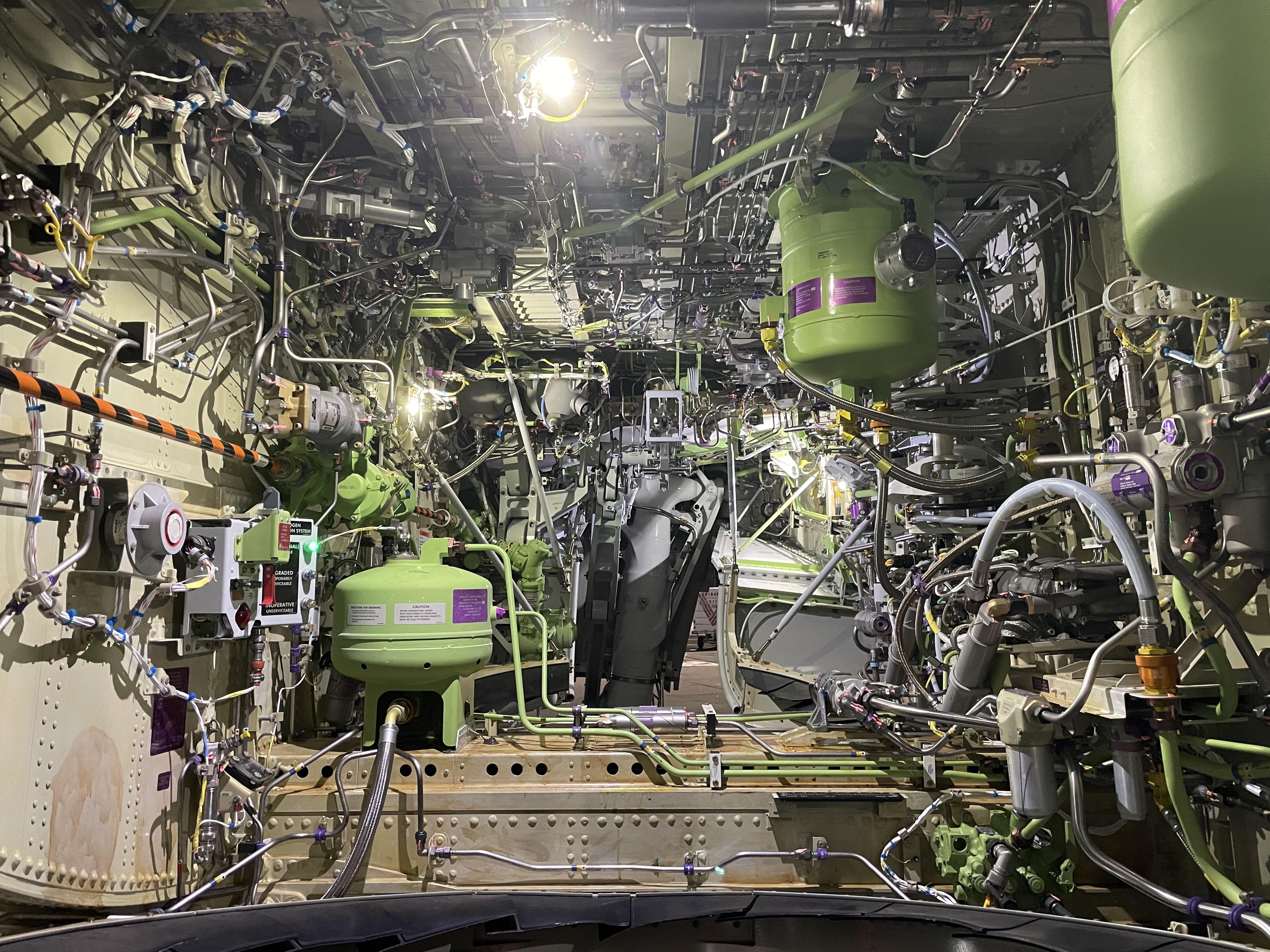 Inside The Main Landing Gear Bay of a Brand New 737 r/MachinePorn