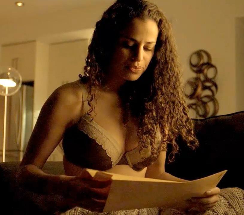 Athena Karkanis (Lost Girl) : Celebswithbigtits