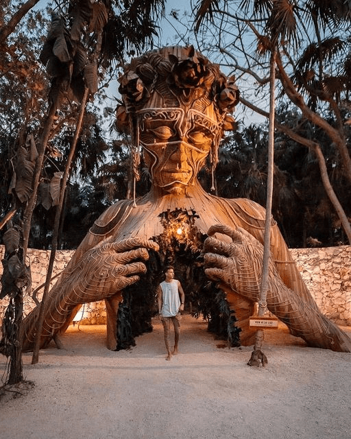 Iconic sculpture by South African, Daniel Popper tulum