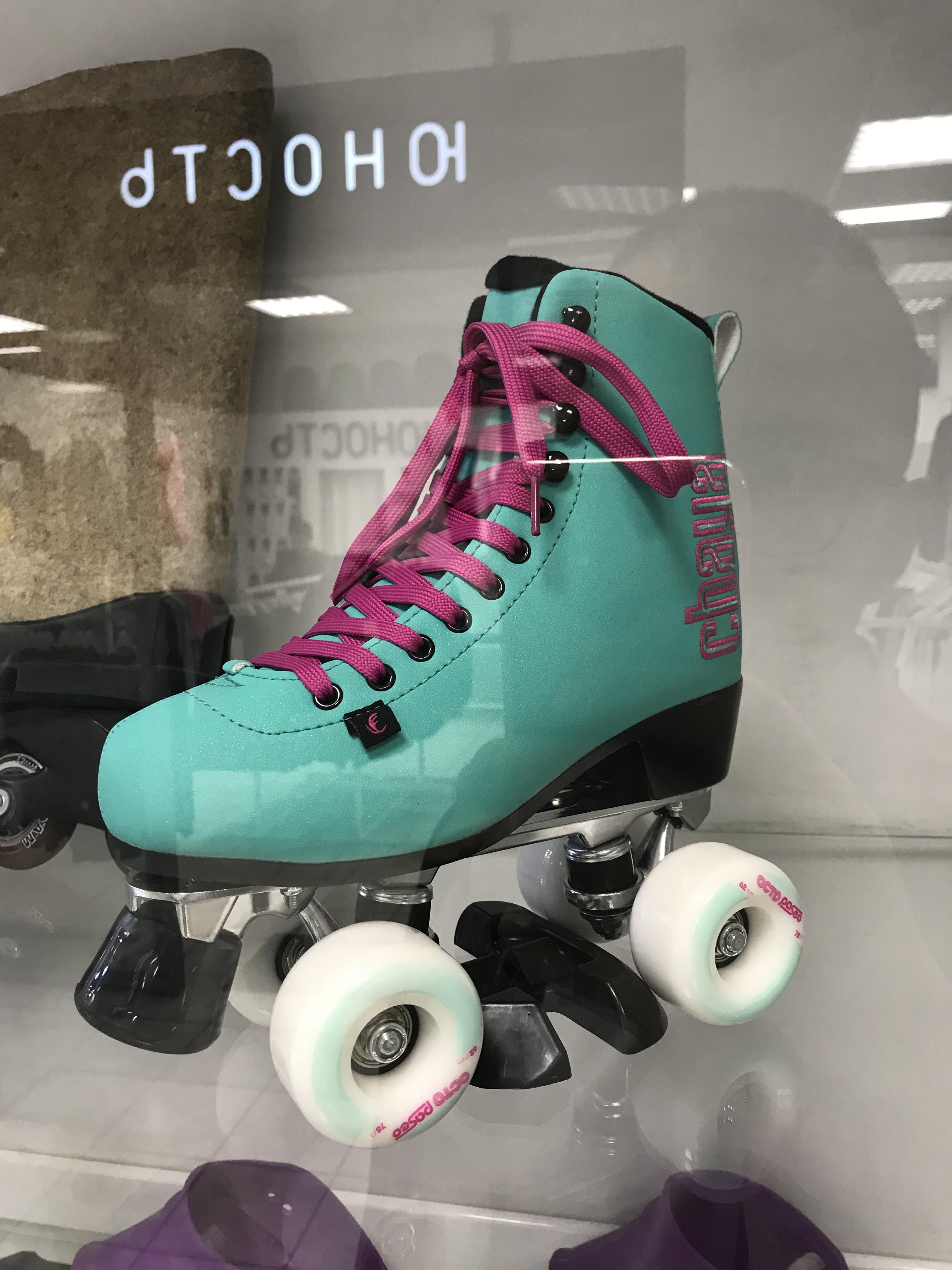 Aesthetic roller skates r/VaporwaveAesthetics