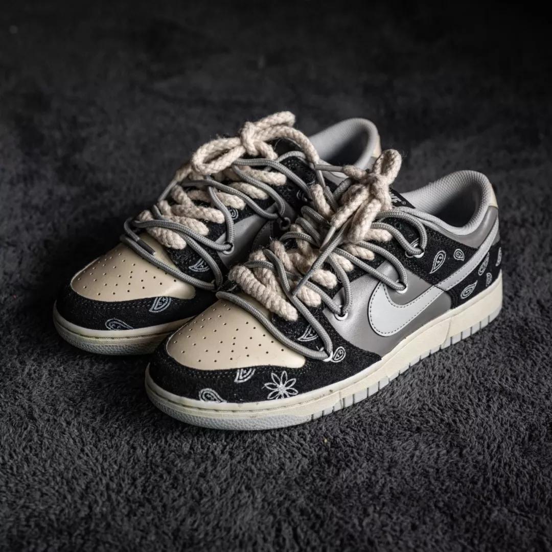 🖤🤍Black + white + gray , white cashew flower graffiti on black shoes