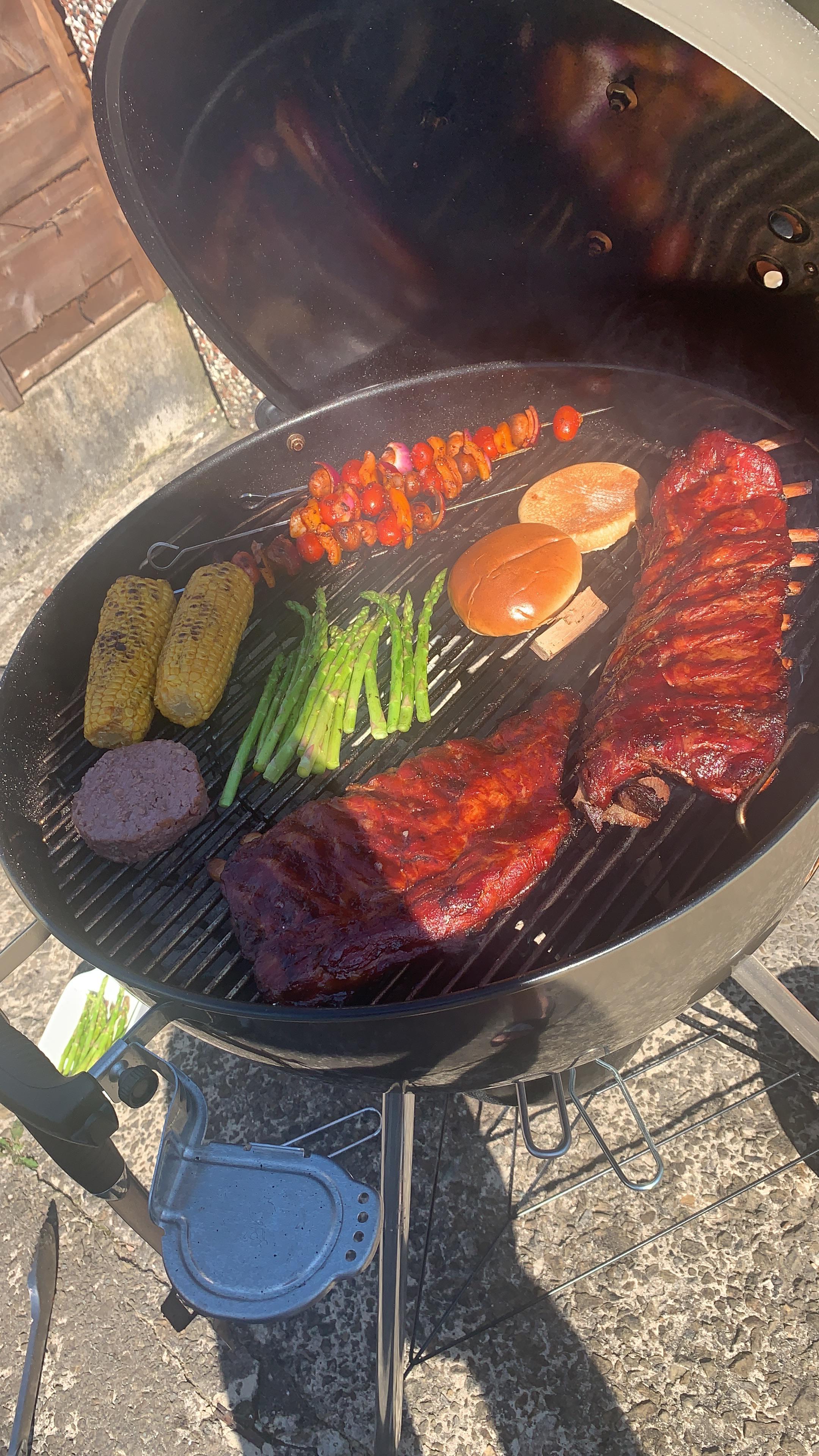 First time doing 321 BBQ ribs on the er Master Touch. Veggie