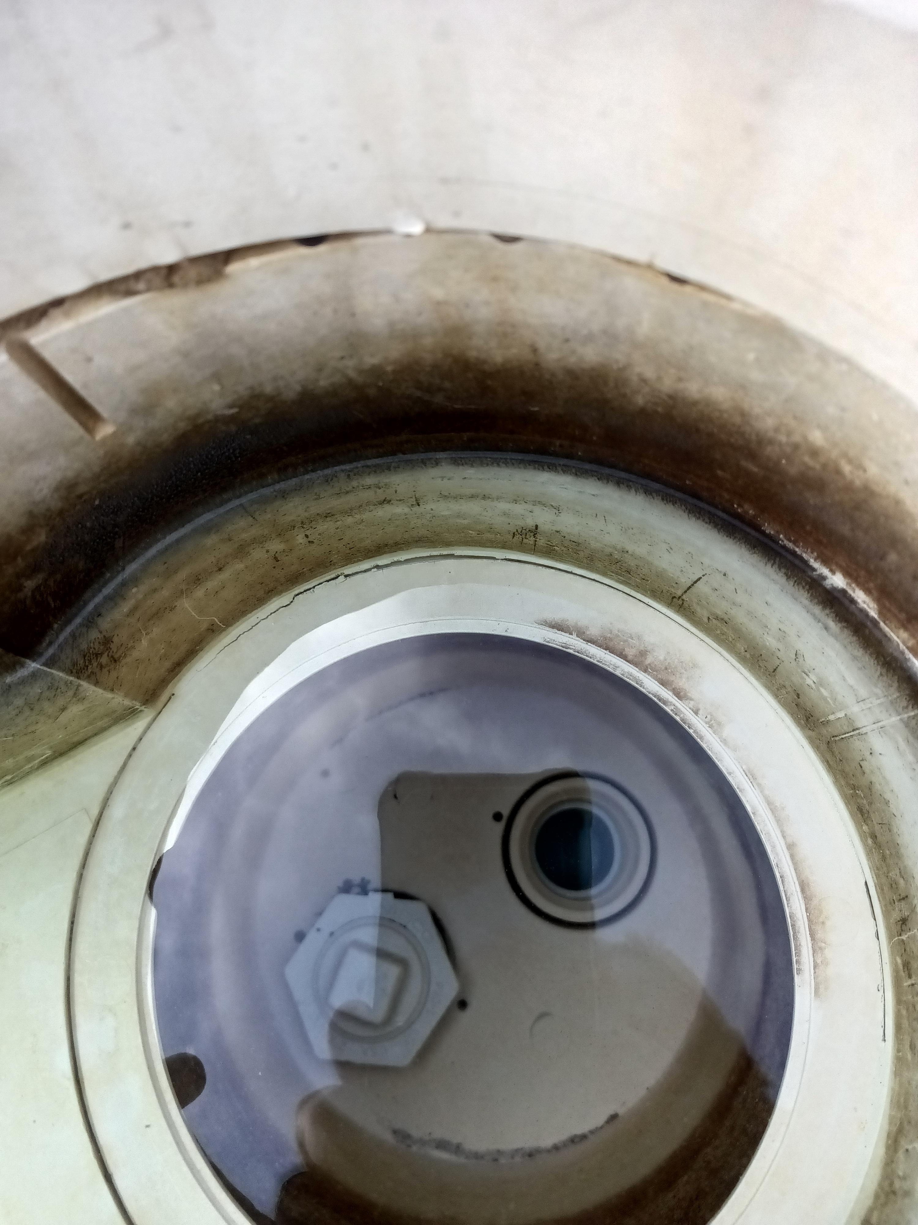 Cracked Skimmer. Figured I'd ask the pro's for help r/pools