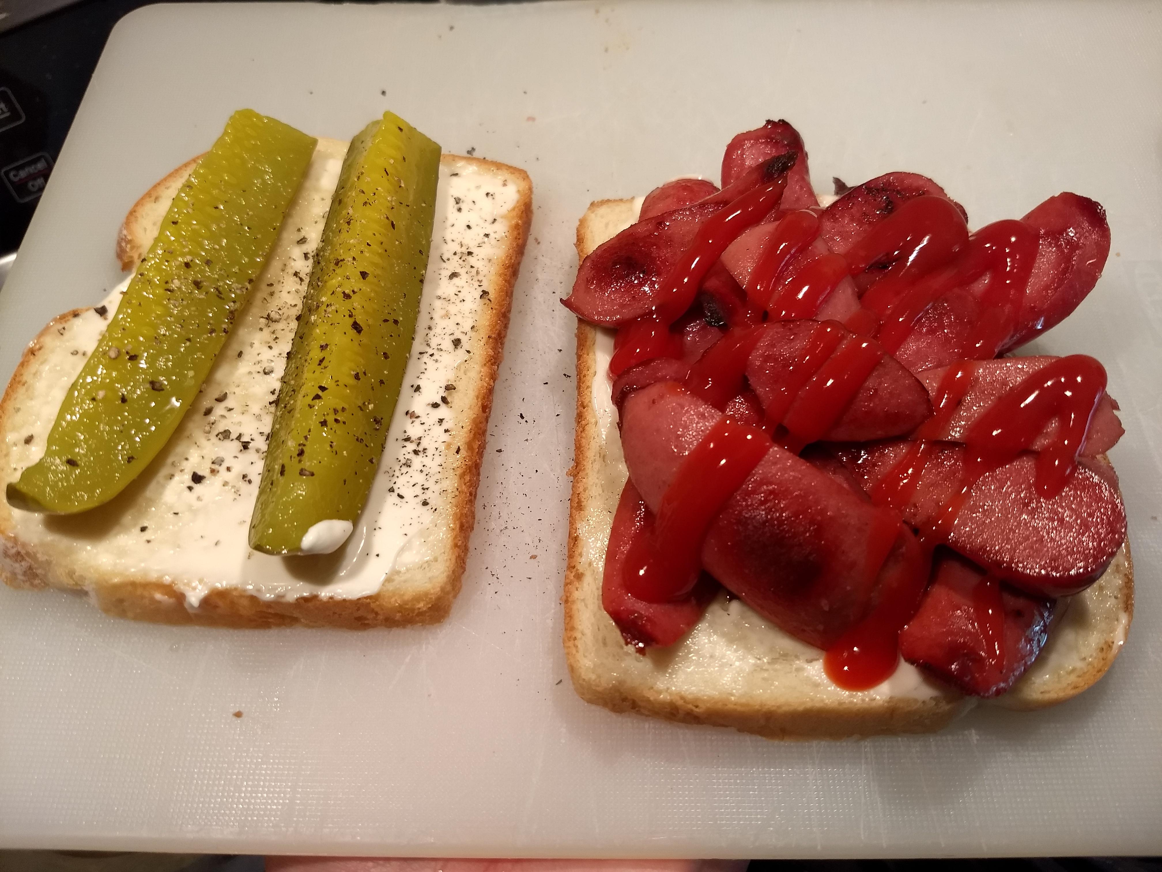 Quick hot dog sandwich for lunch today hotdogs