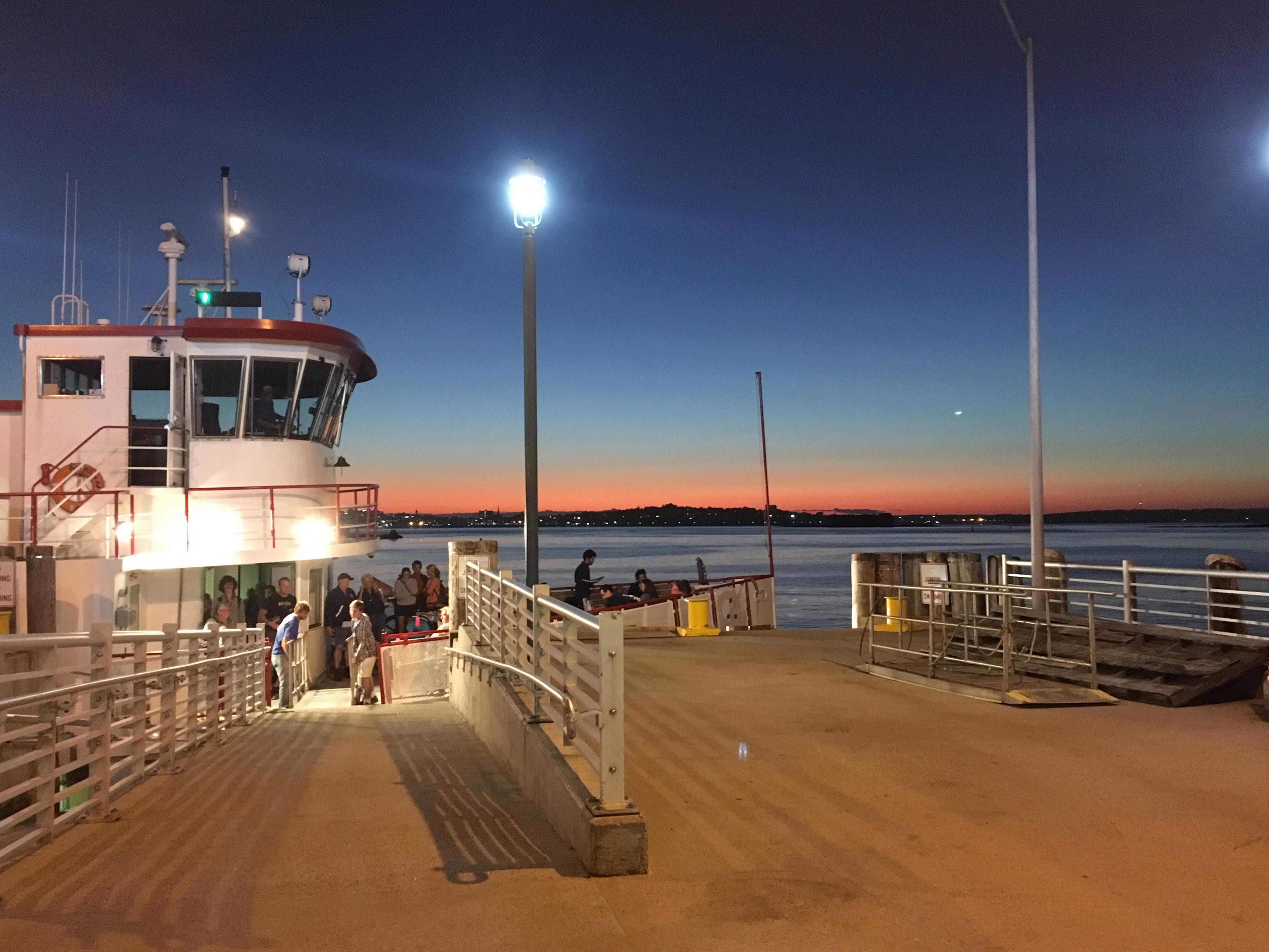 Dusk on peaks island r/Maine
