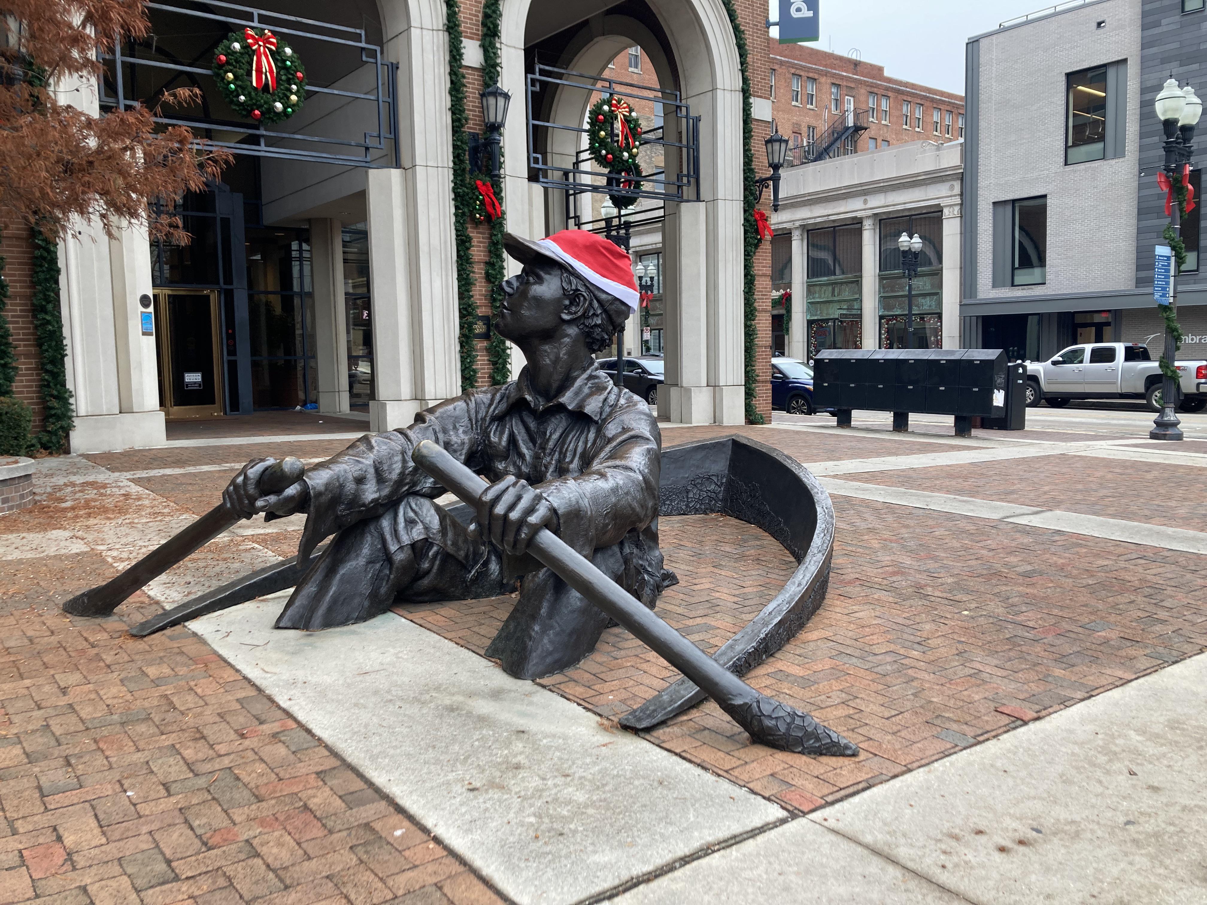 Downtown Knoxville got ol’ Suttree ready for Christmas r/cormacmccarthy