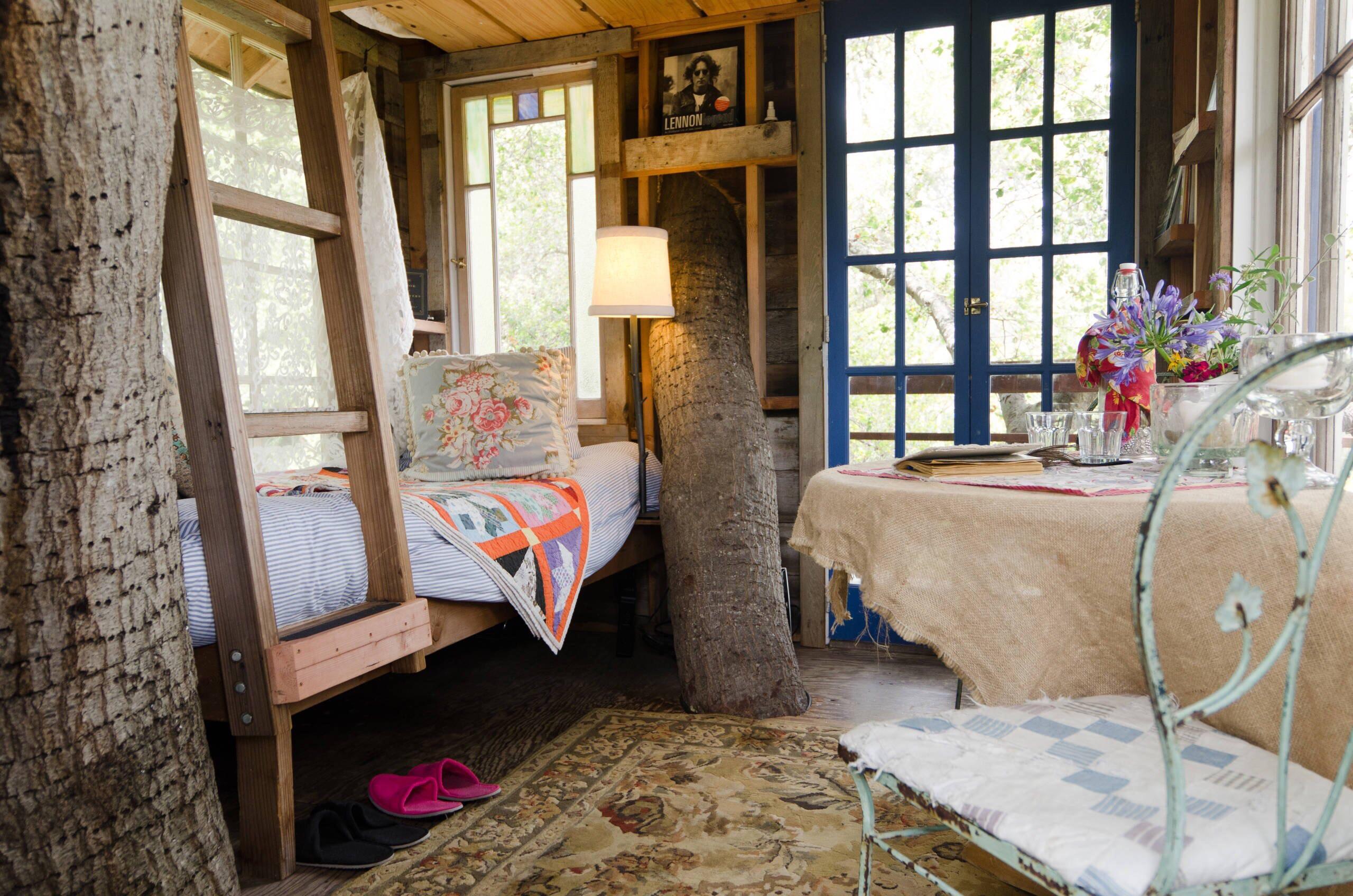 Treehouse bedroom r/CozyPlaces