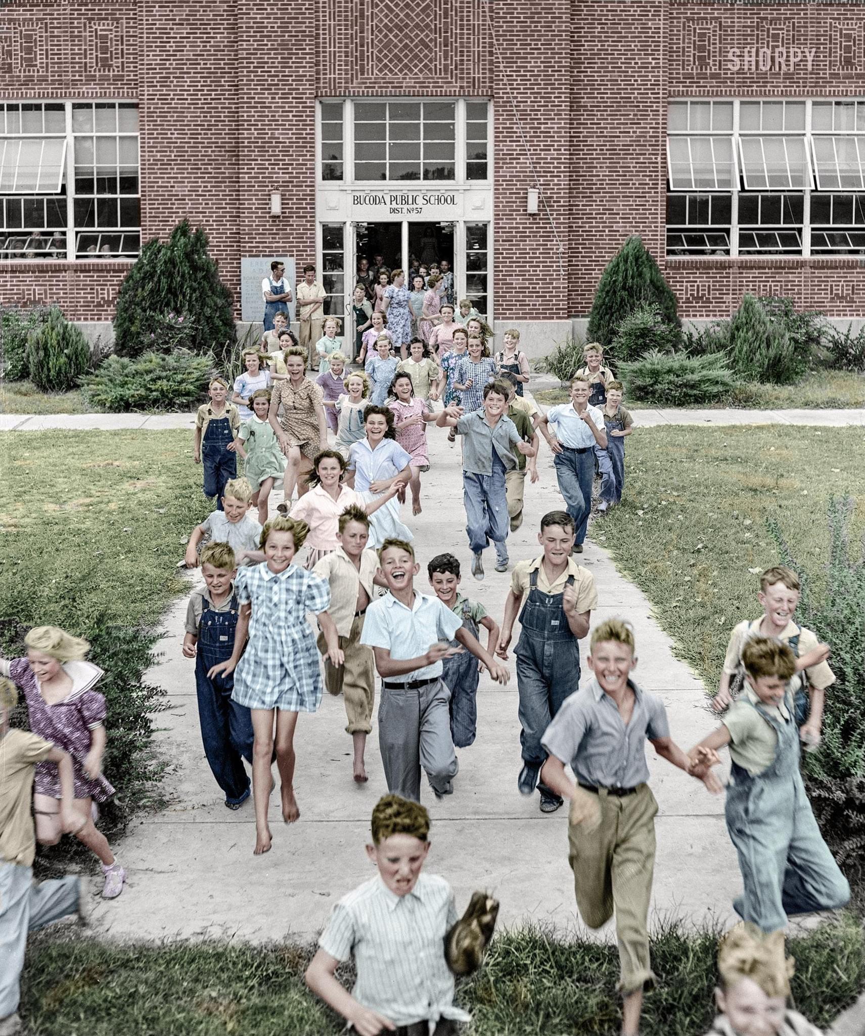Schools out! Bucoda, WA, 1942. Photo by Arthur Rothstein. r/TheWayWeWere