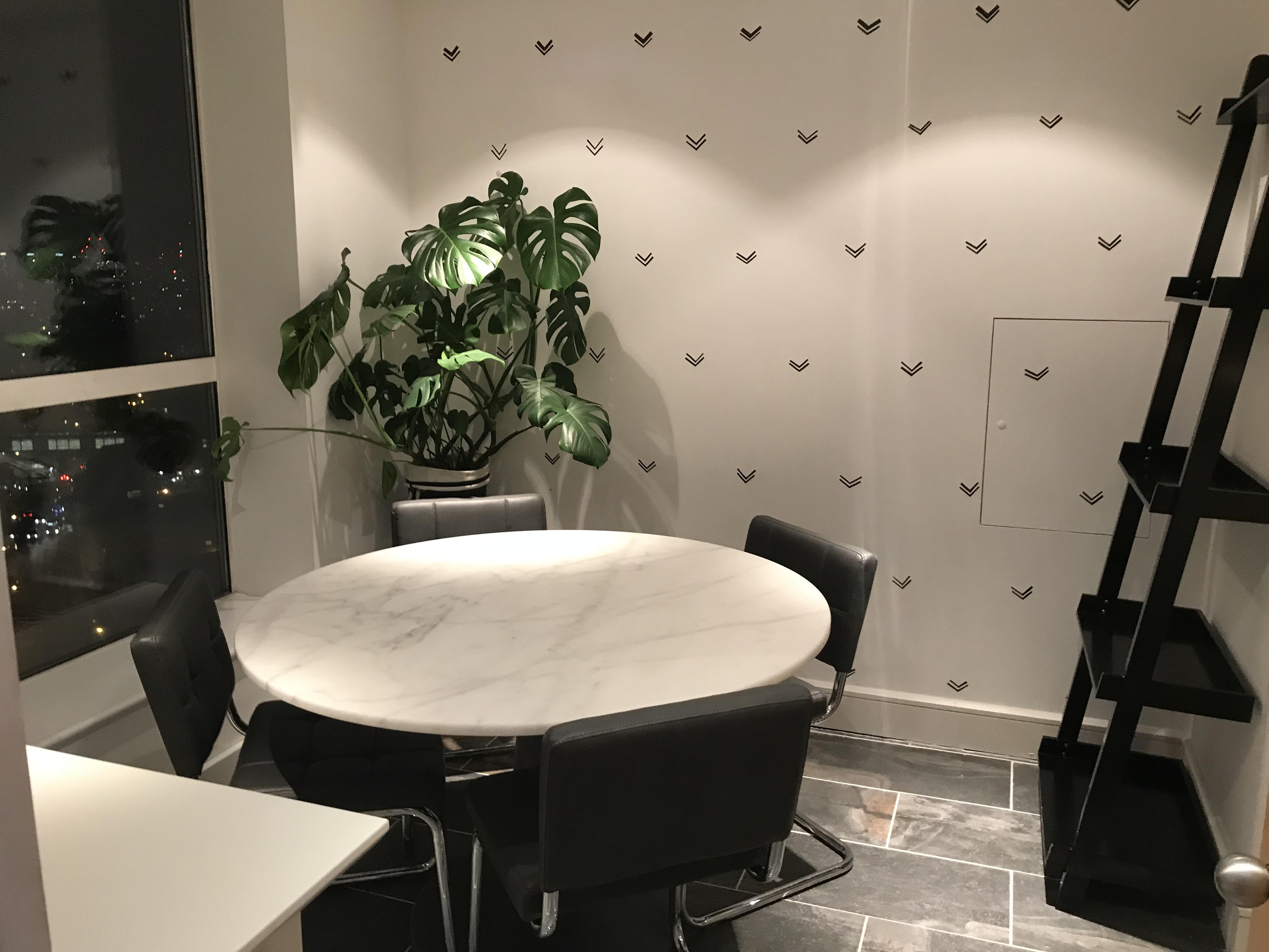 Kitchen/Dinning Room (London, UK) just added an accent wall using black