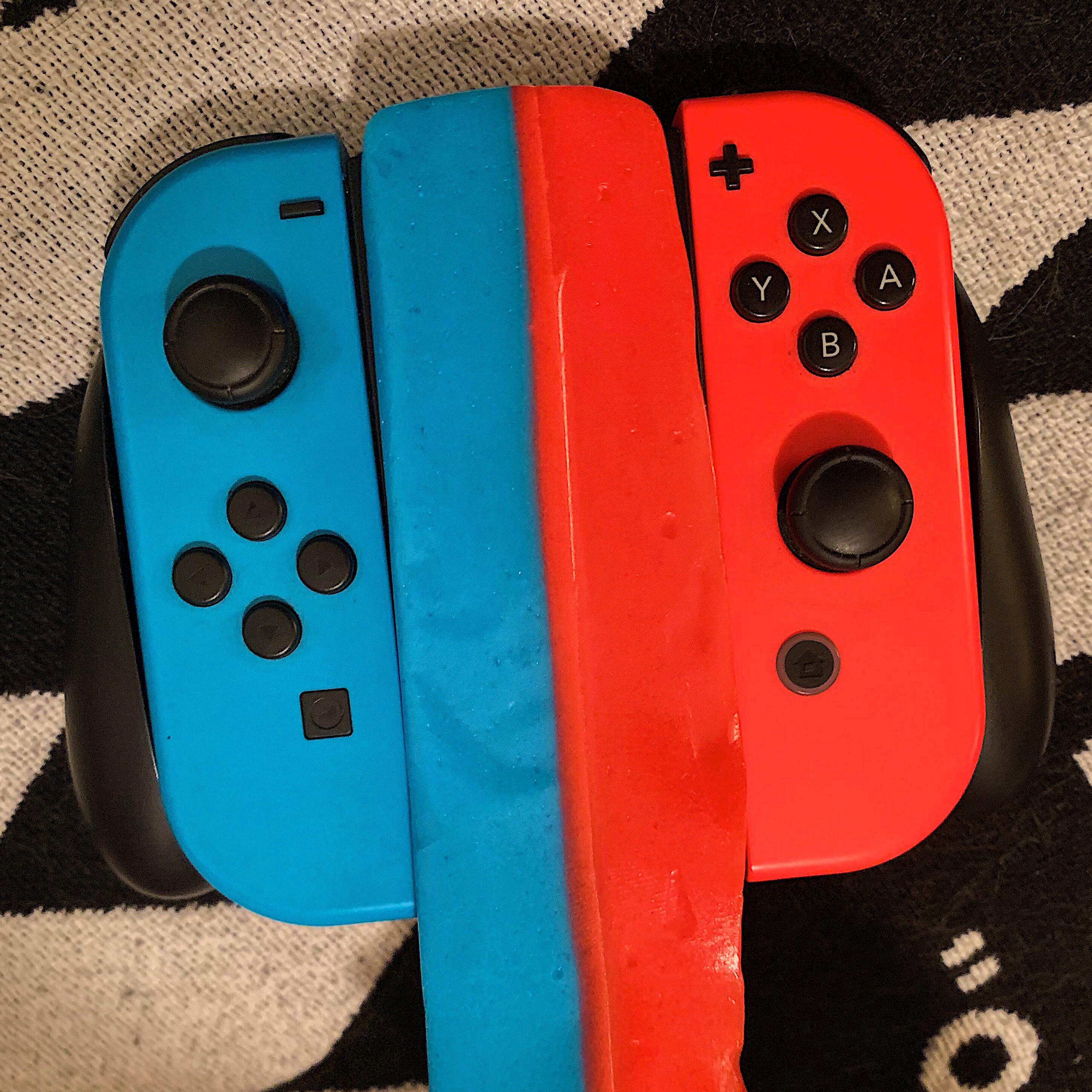 My doublesided Airheads match my Joycons almost perfectly! r/candy