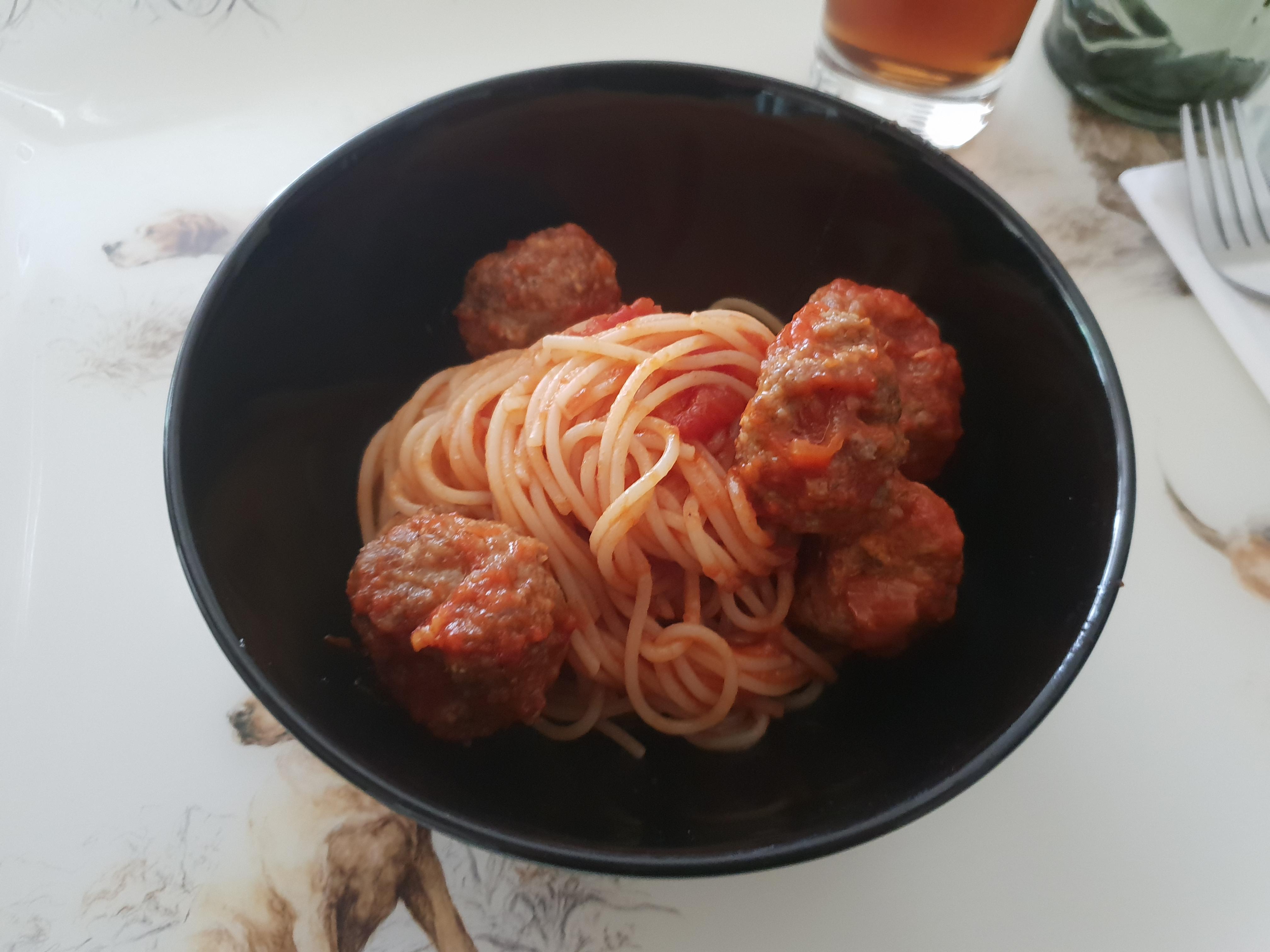 Spaghetti and meatballs! (No cheese, i don't like cheese and must be