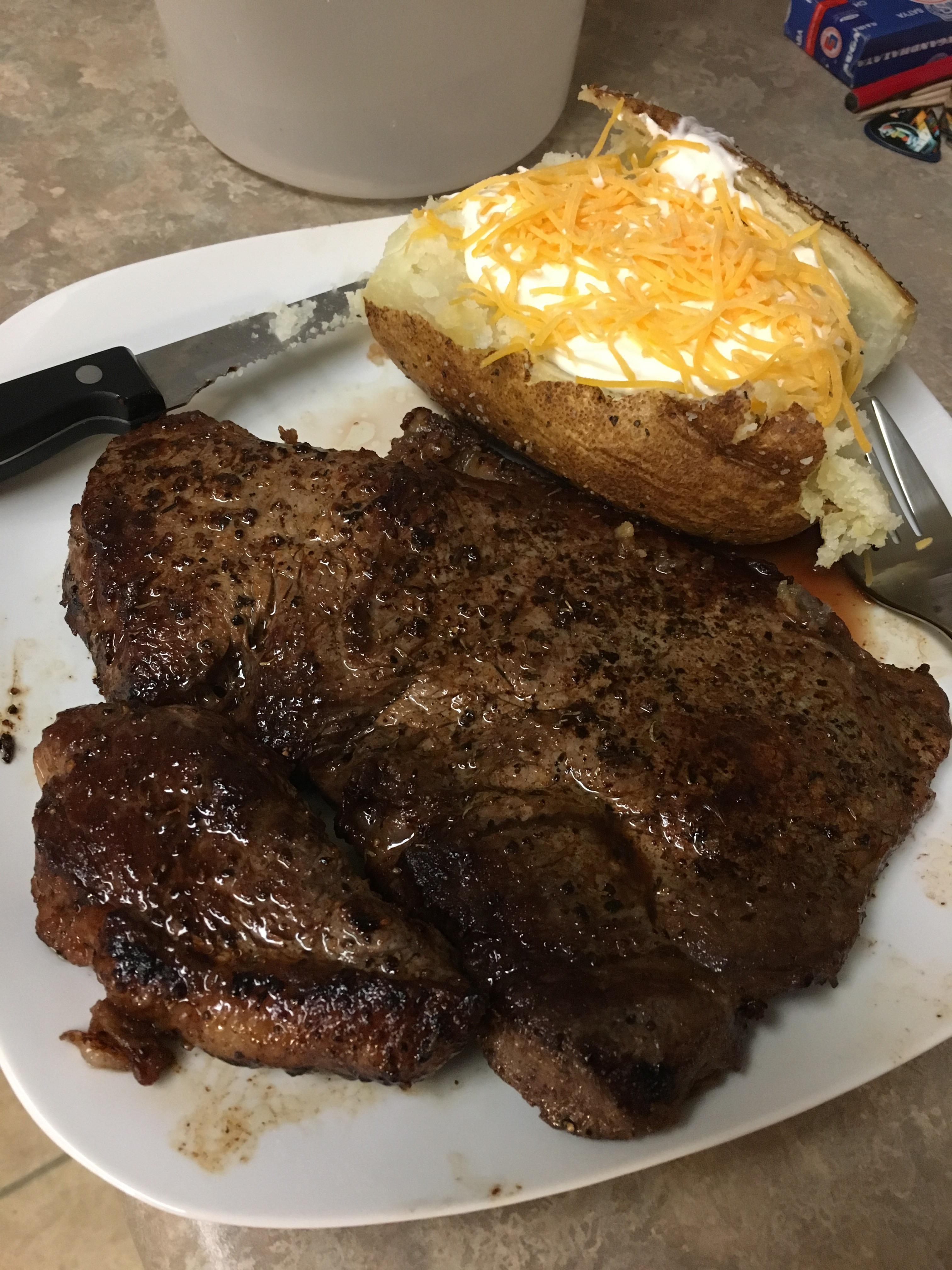 [Homemade] Steak and baked potato r/food