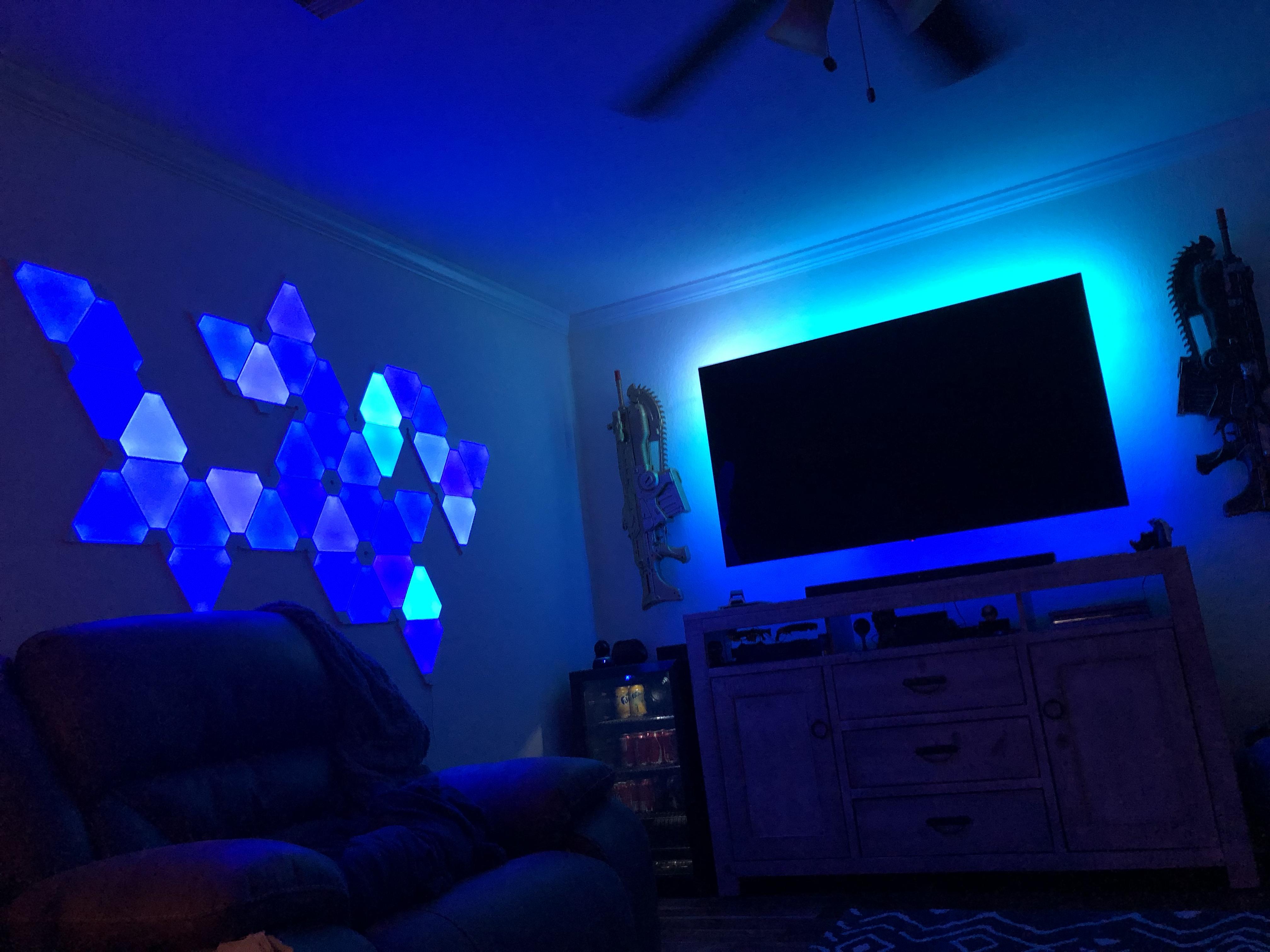 My Nanoleaf/DreamScreen setup r/Nanoleaf